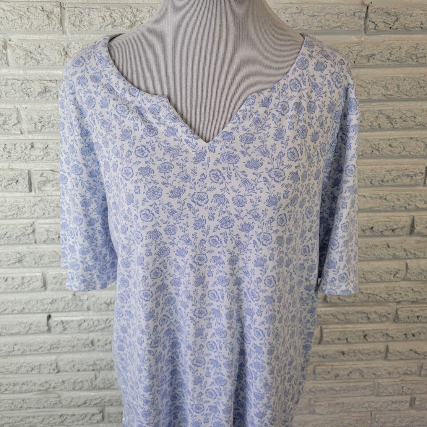 Croft Barrow Womens Top Extra Large Tee Short Sleeve Blue Floral Cotton Comfy