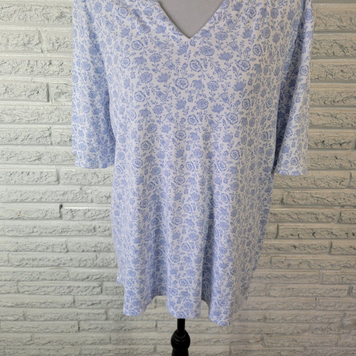 Croft Barrow Womens Top Extra Large Tee Short Sleeve Blue Floral Cotton Comfy