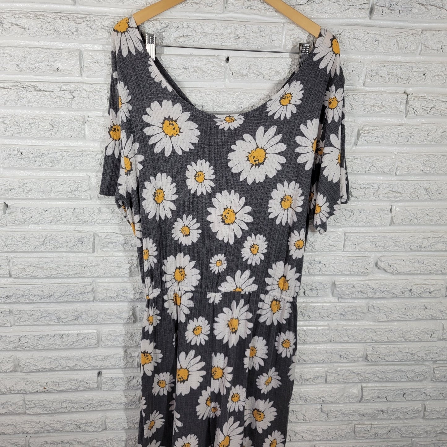 Lularoe Womens Romper 2XL Plus Shorts Gray Daisy All Over Pockets Poly Blend