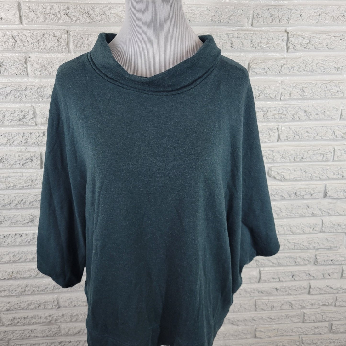 Tahari Women Sweatshirt XL Dolman Sleeve Oversized Turtleneck Green Casual Comfy