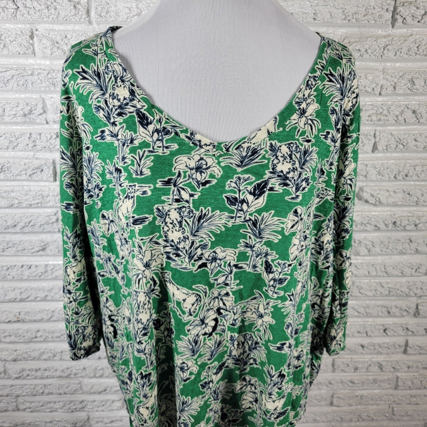 C&C California Womens Top 2X Plus 3/4 Sleeve Green Floral Linen Lightweight