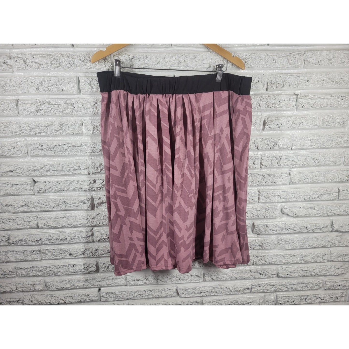 LuLaRoe Skirt 3XL Lavender Geometric Print Short Flare Elastic Waist Plus Size