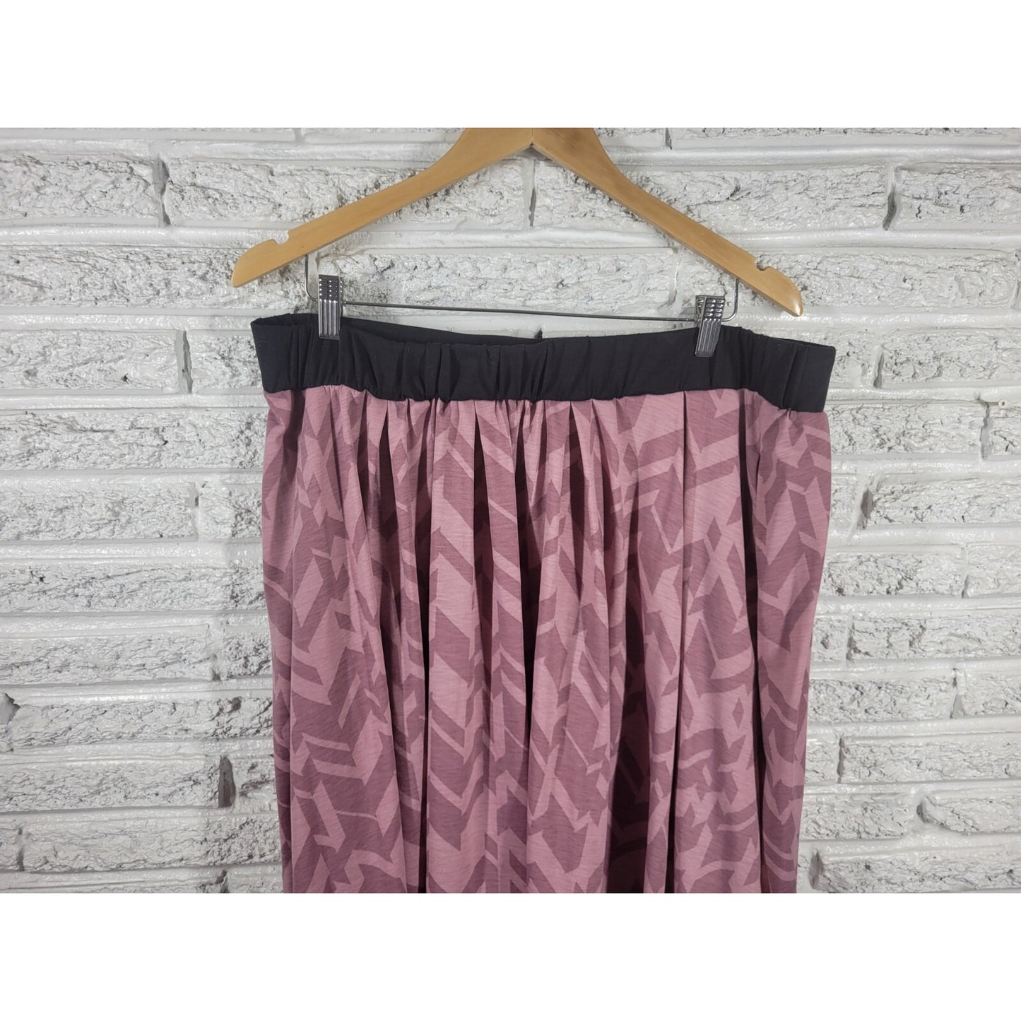 LuLaRoe Skirt 3XL Lavender Geometric Print Short Flare Elastic Waist Plus Size