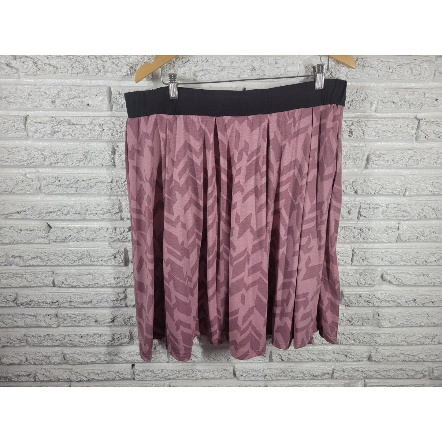 LuLaRoe Skirt 3XL Lavender Geometric Print Short Flare Elastic Waist Plus Size