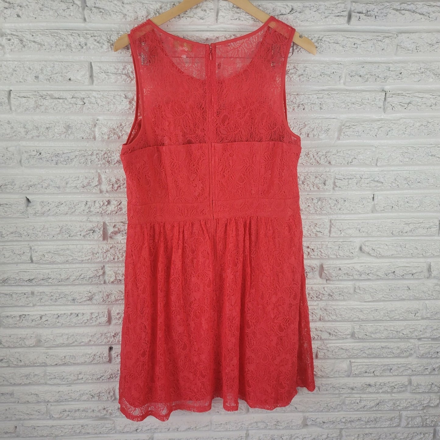 Forever 21 Womens Dress 1X Plus Sheath Sleeveless Red Lace Party Knee Length