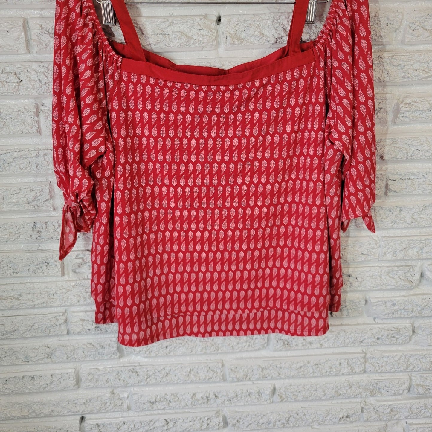 Cato Est 1946 Women Top 14W 16W Plus Swing Red Paisley Cold Shoulder Poly Blend