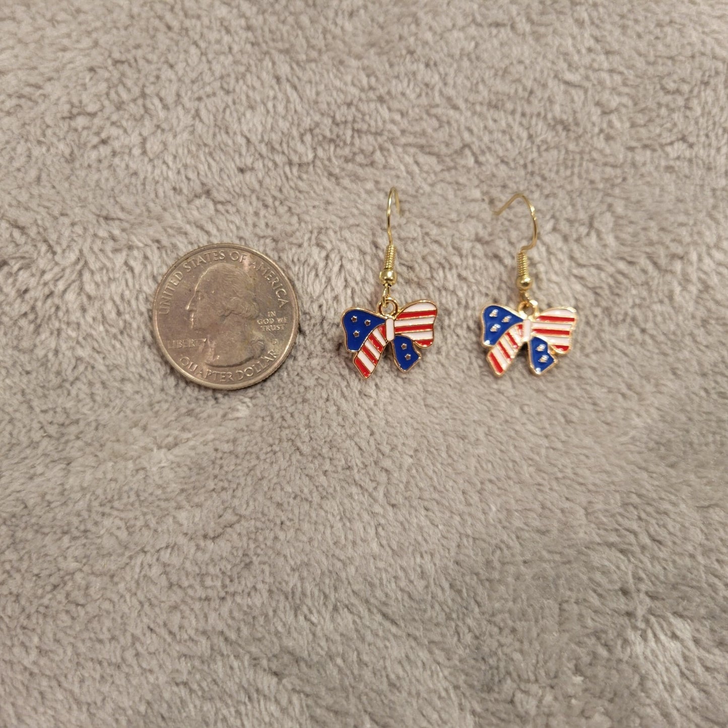 Fourth of July Patriotic Womens Earrings One Pair Bow Ribbon Hanging Gold Tone
