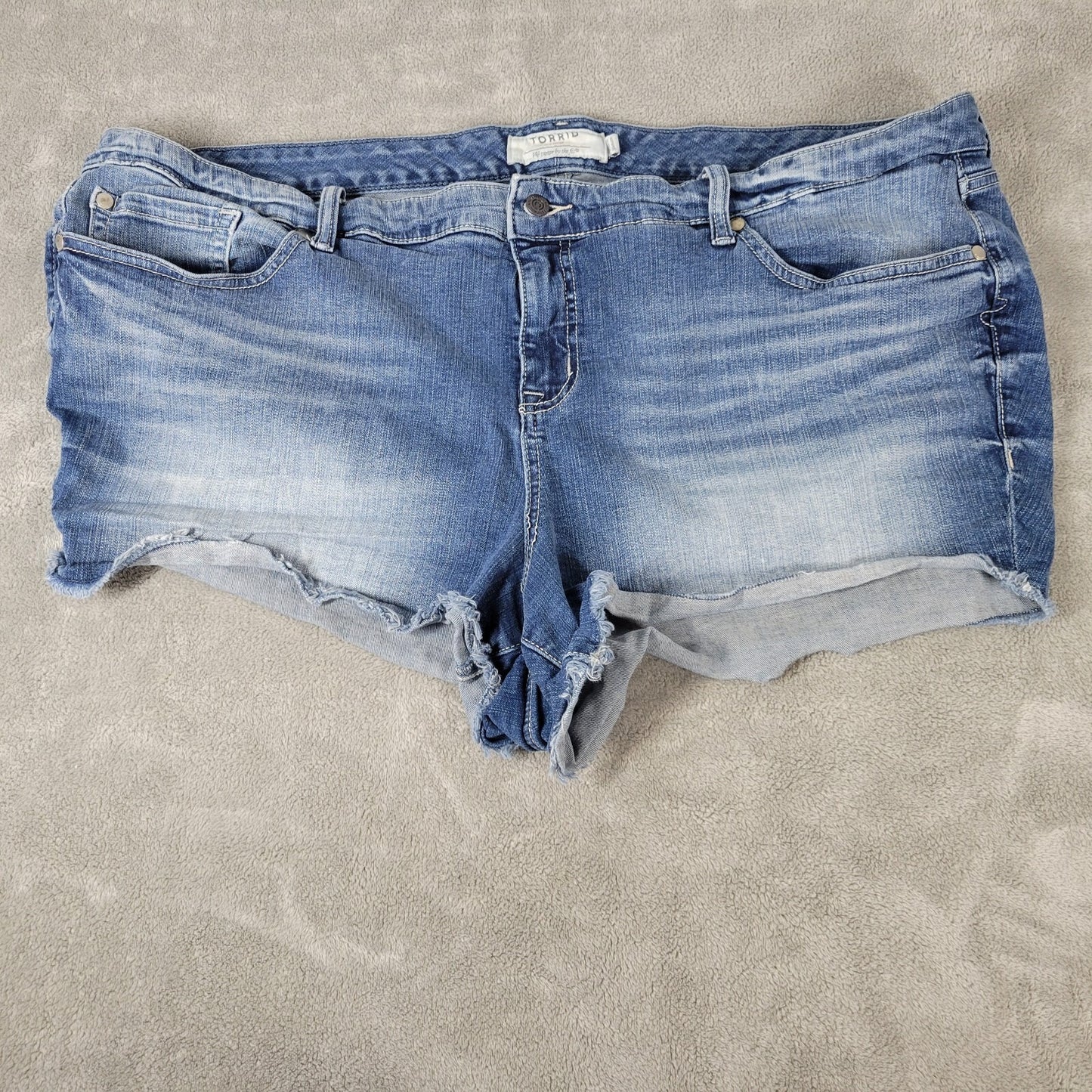 Torrid Womens Shorts 26 Plus Medium Blue Denim Cut Off Zip Fly Comfort Comfy