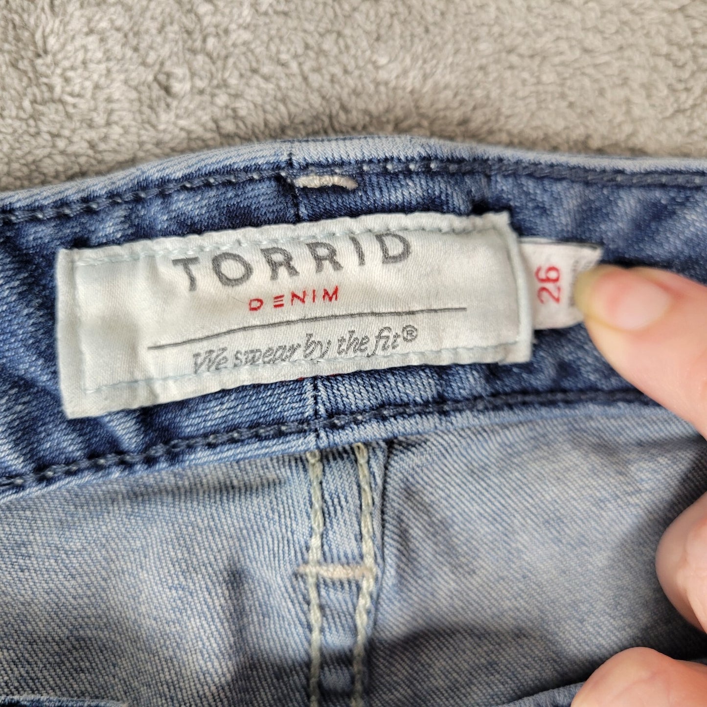 Torrid Womens Shorts 26 Plus Medium Blue Denim Cut Off Zip Fly Comfort Comfy