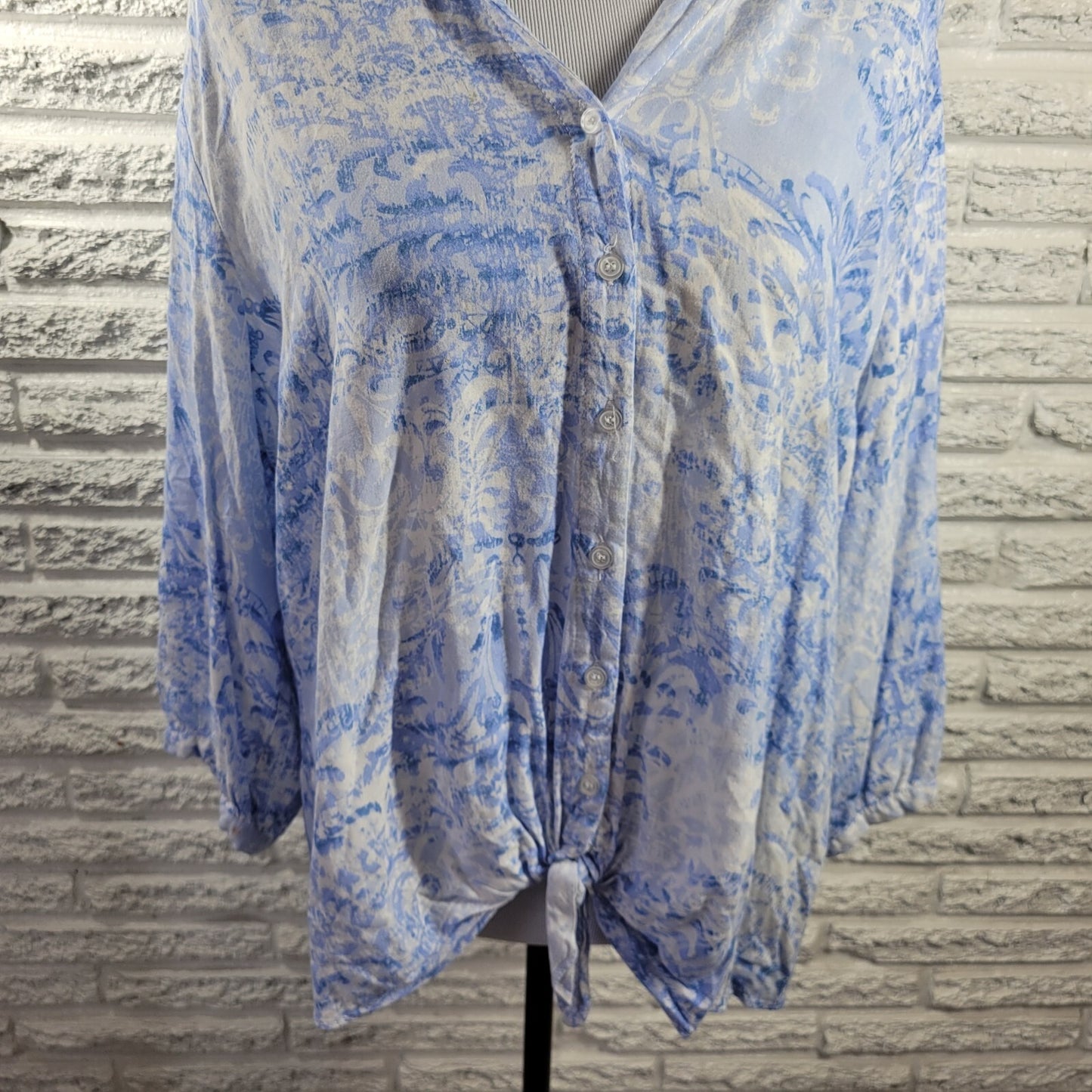 Spense Women's 1X Plus Top Blouse Blue Geometric V-Neck 3/4 Sleeve Tie Closure