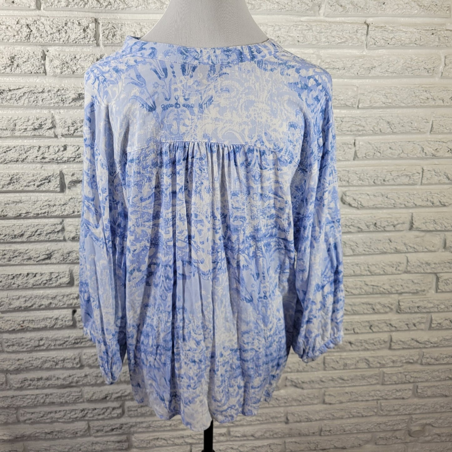 Spense Women's 1X Plus Top Blouse Blue Geometric V-Neck 3/4 Sleeve Tie Closure