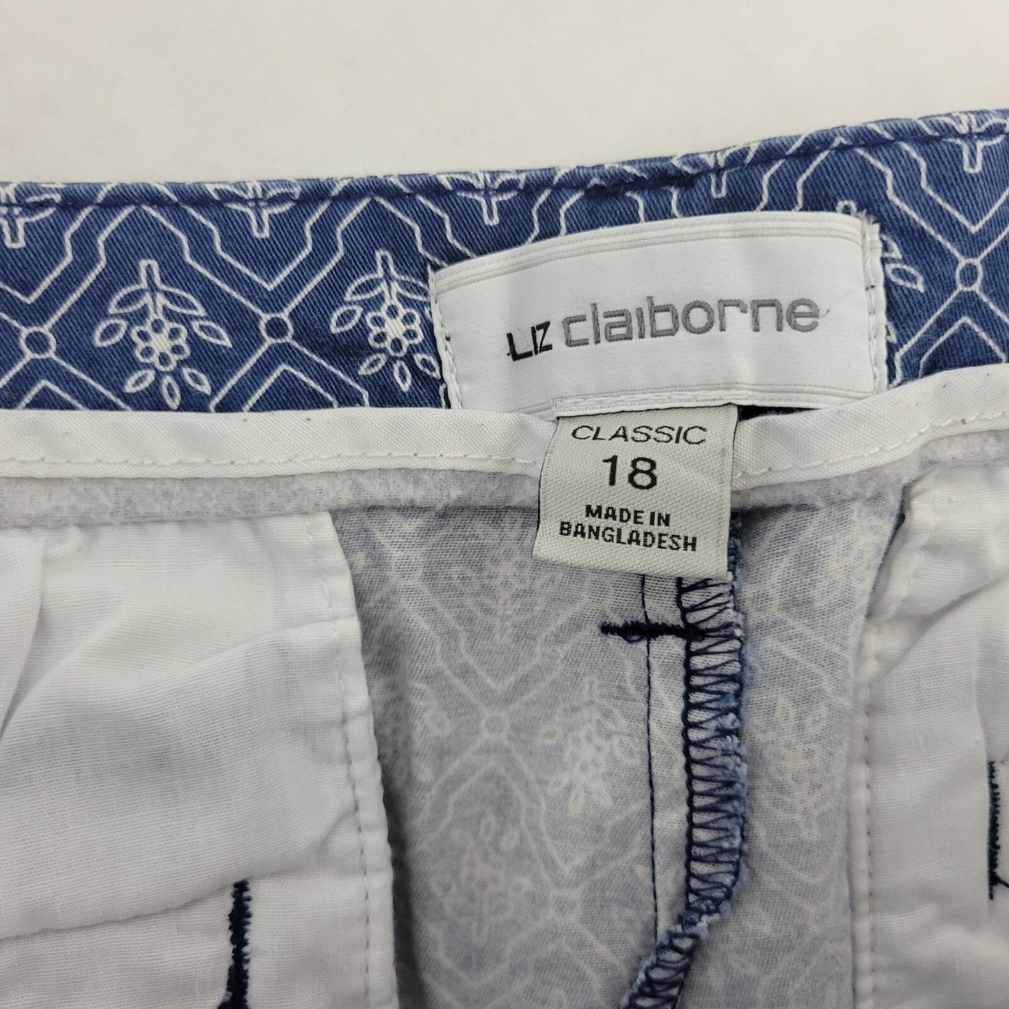 Liz Claiborne Womens Shorts 18 Plus Classic Blue Floral Zip Fly Cotton Blend