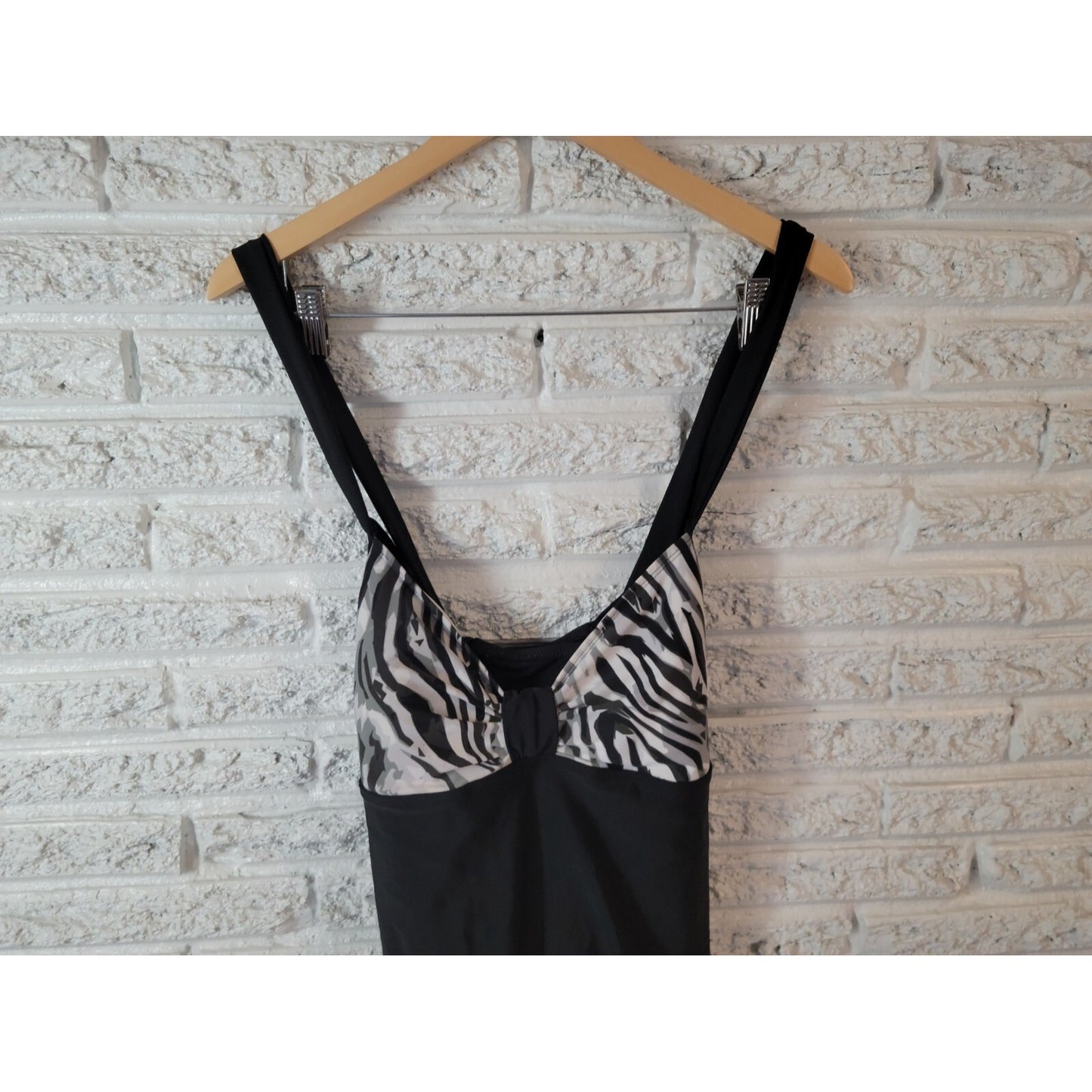 Catalina Womens Swimsuit 3X 22W 24W Plus One Piece Animal Print Bra Cross Back