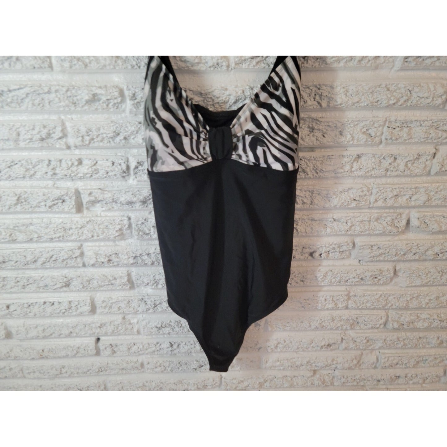 Catalina Womens Swimsuit 3X 22W 24W Plus One Piece Animal Print Bra Cross Back