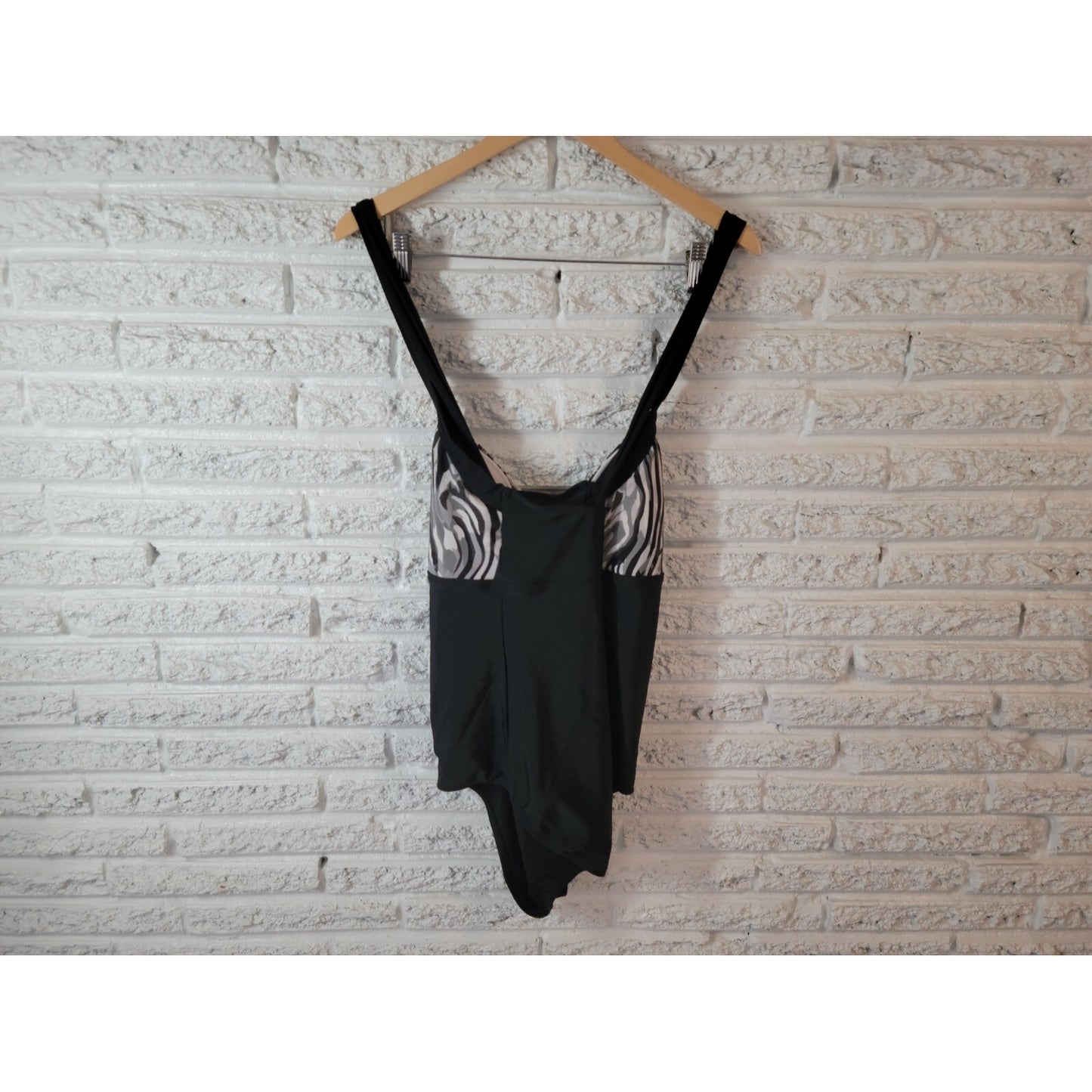 Catalina Womens Swimsuit 3X 22W 24W Plus One Piece Animal Print Bra Cross Back