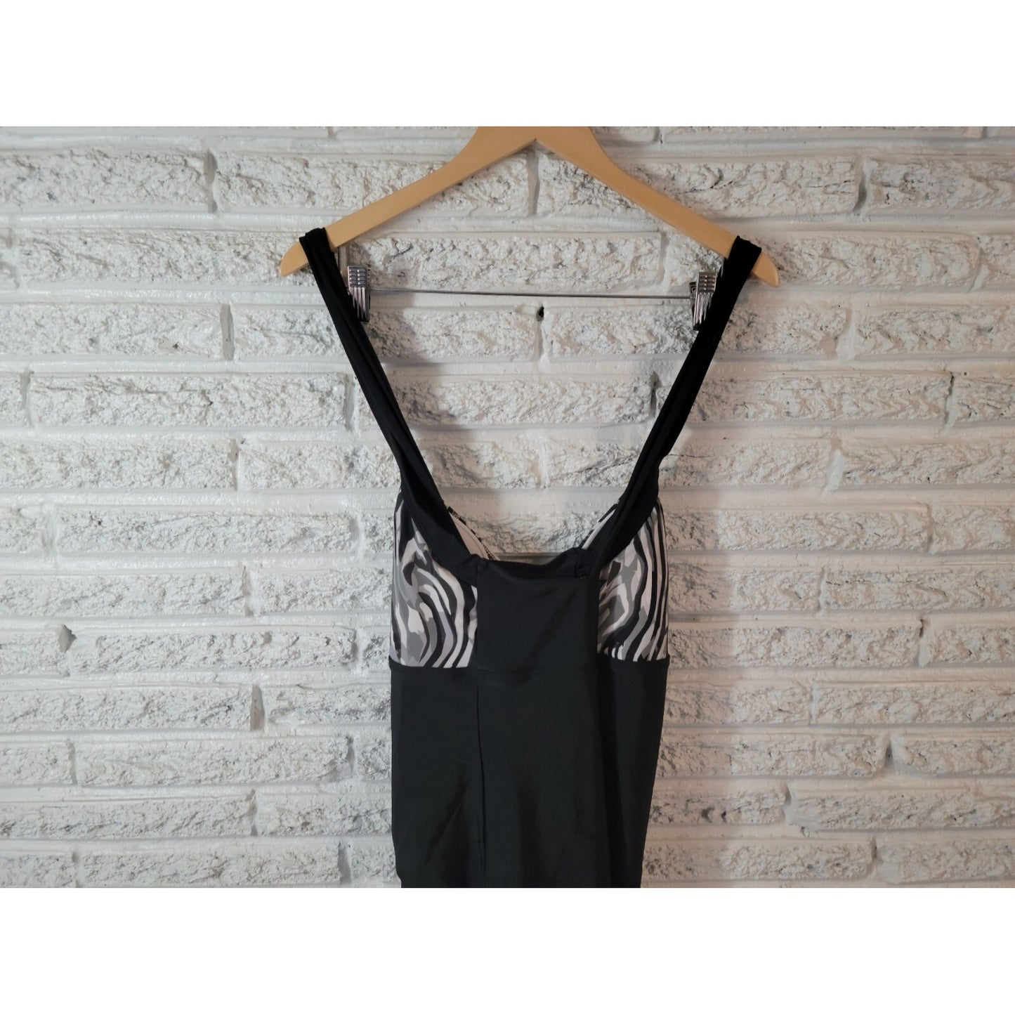 Catalina Womens Swimsuit 3X 22W 24W Plus One Piece Animal Print Bra Cross Back