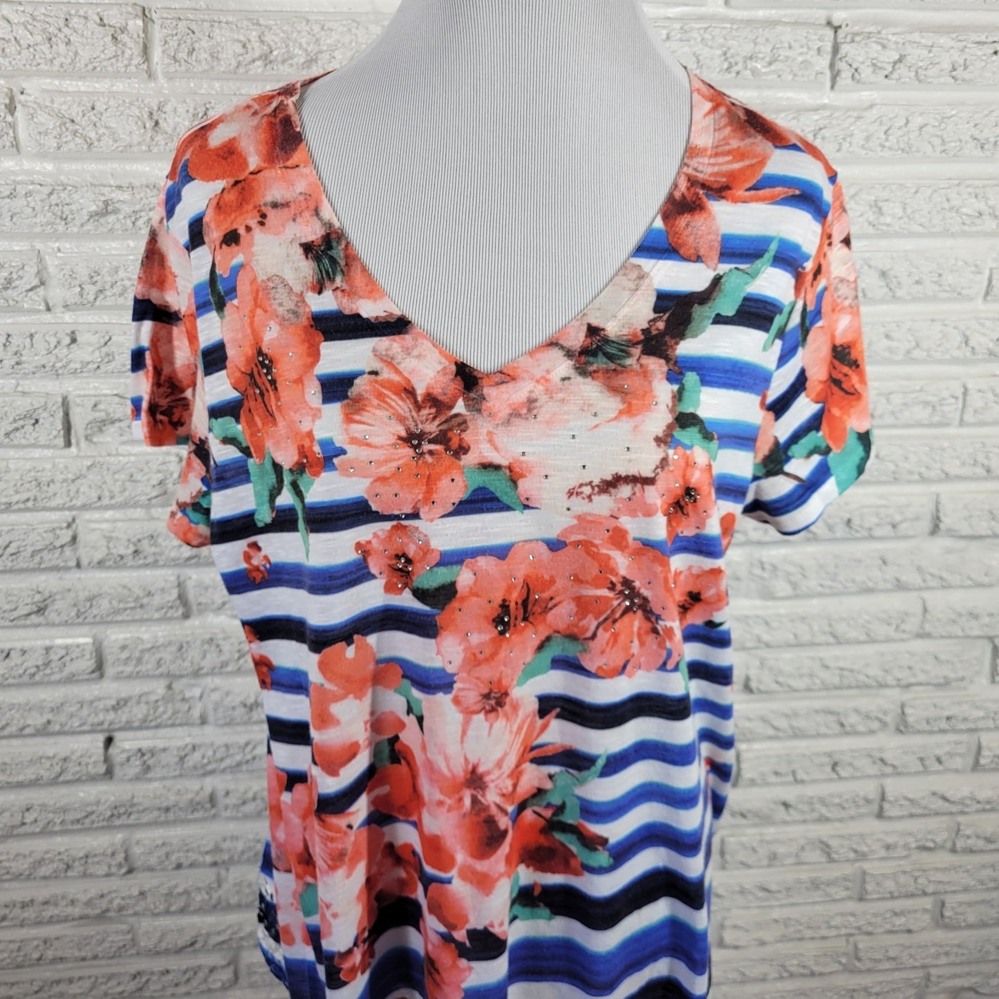 Time and Tru XL 16-18 Top Red Blue Floral Rhinestones Crochet Jersey V-Neck Tee