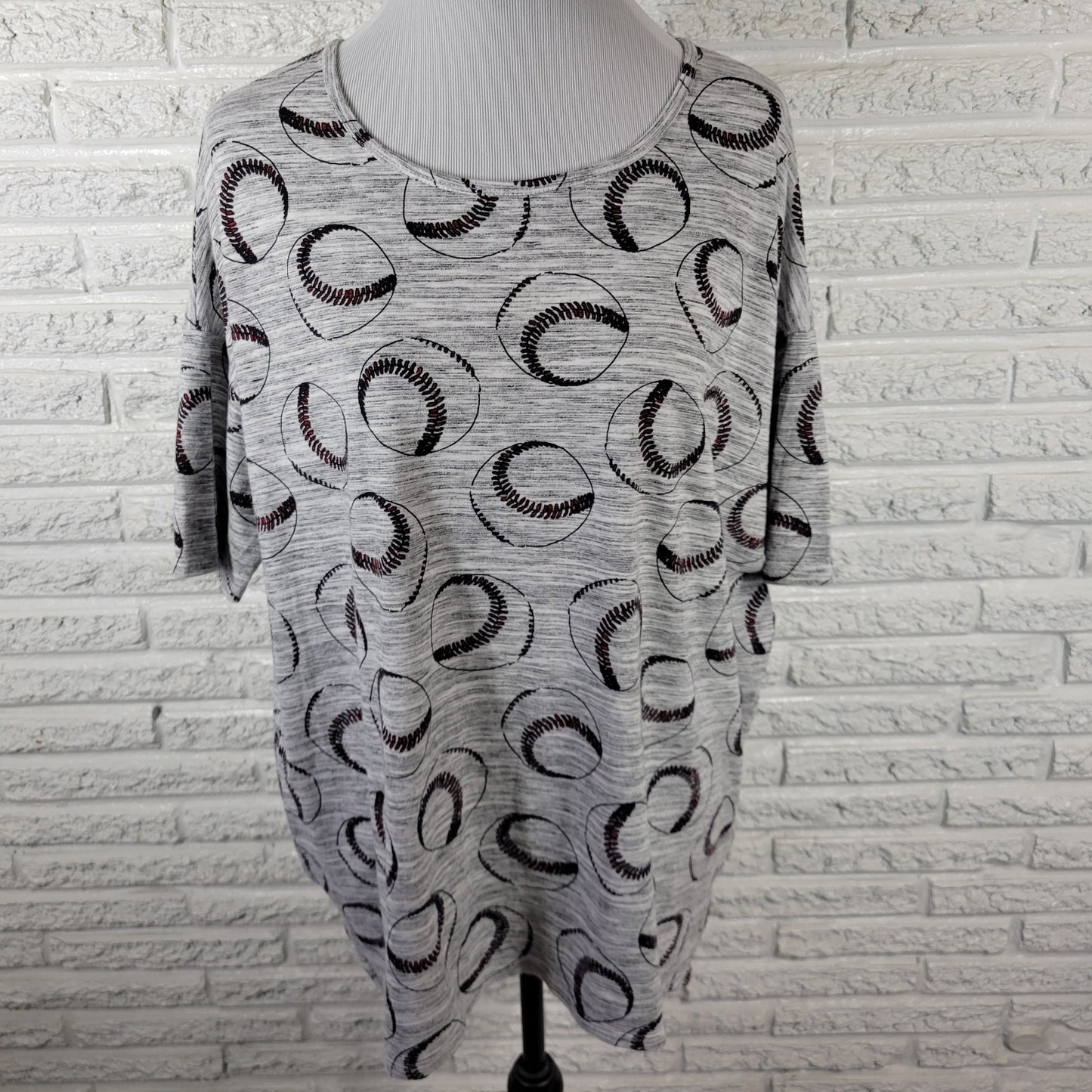 LuLaRoe XL Tee T-Shirt Gray Heather Baseballs Print Crew Neck GRA76E