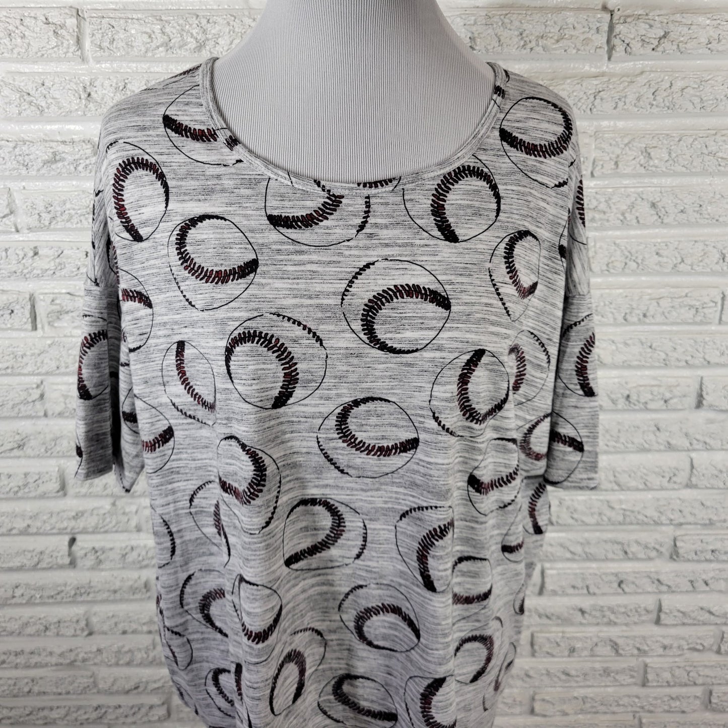 LuLaRoe XL Tee T-Shirt Gray Heather Baseballs Print Crew Neck GRA76E