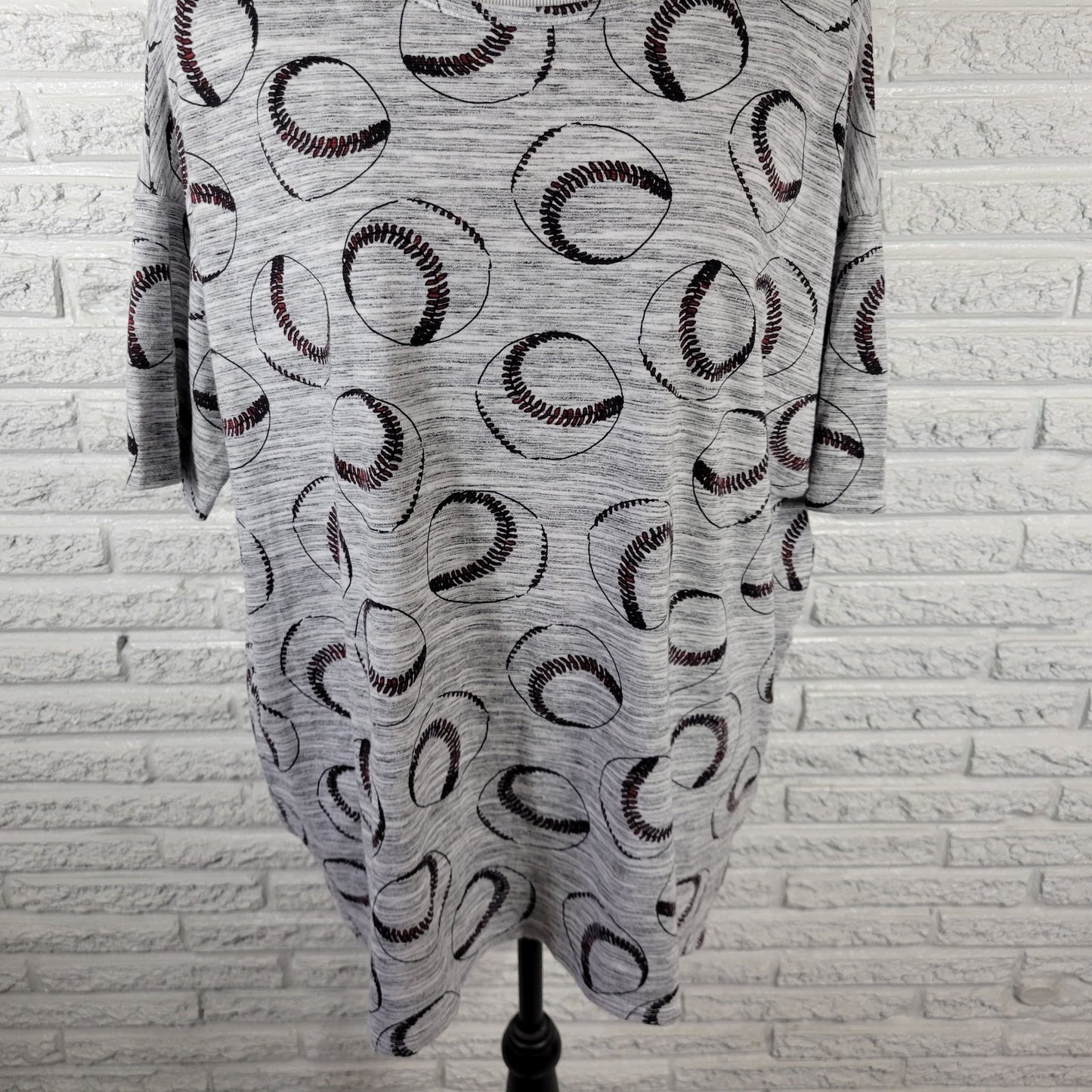 LuLaRoe XL Tee T-Shirt Gray Heather Baseballs Print Crew Neck GRA76E