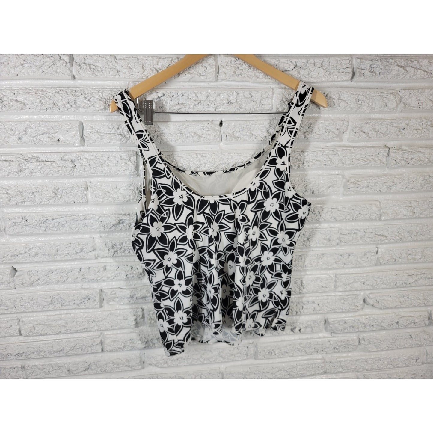 Tropical Escape Women Swim Top 20W Plus Black Floral Wide Strap Built in Bra