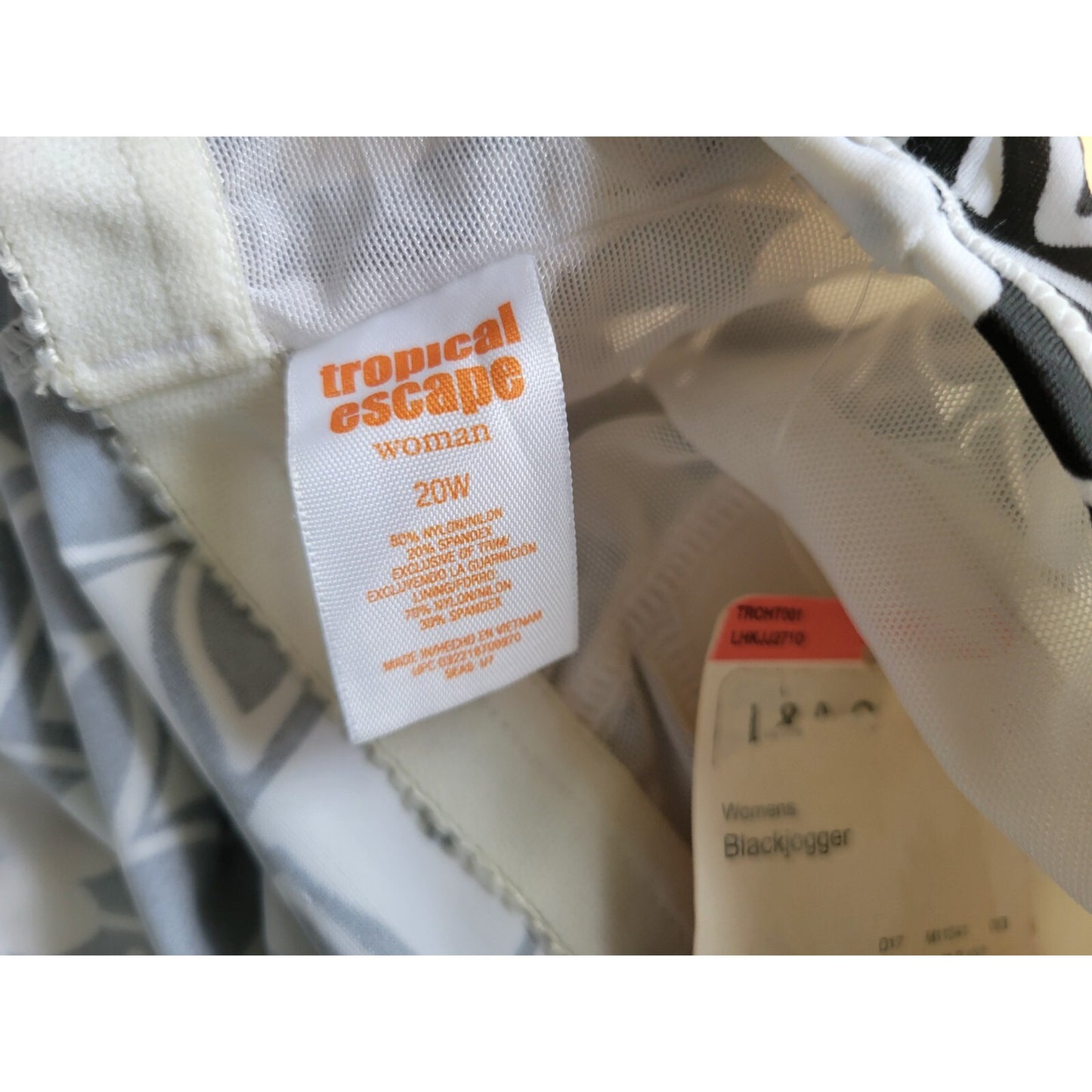 Tropical Escape Women Swim Top 20W Plus Black Floral Wide Strap Built in Bra