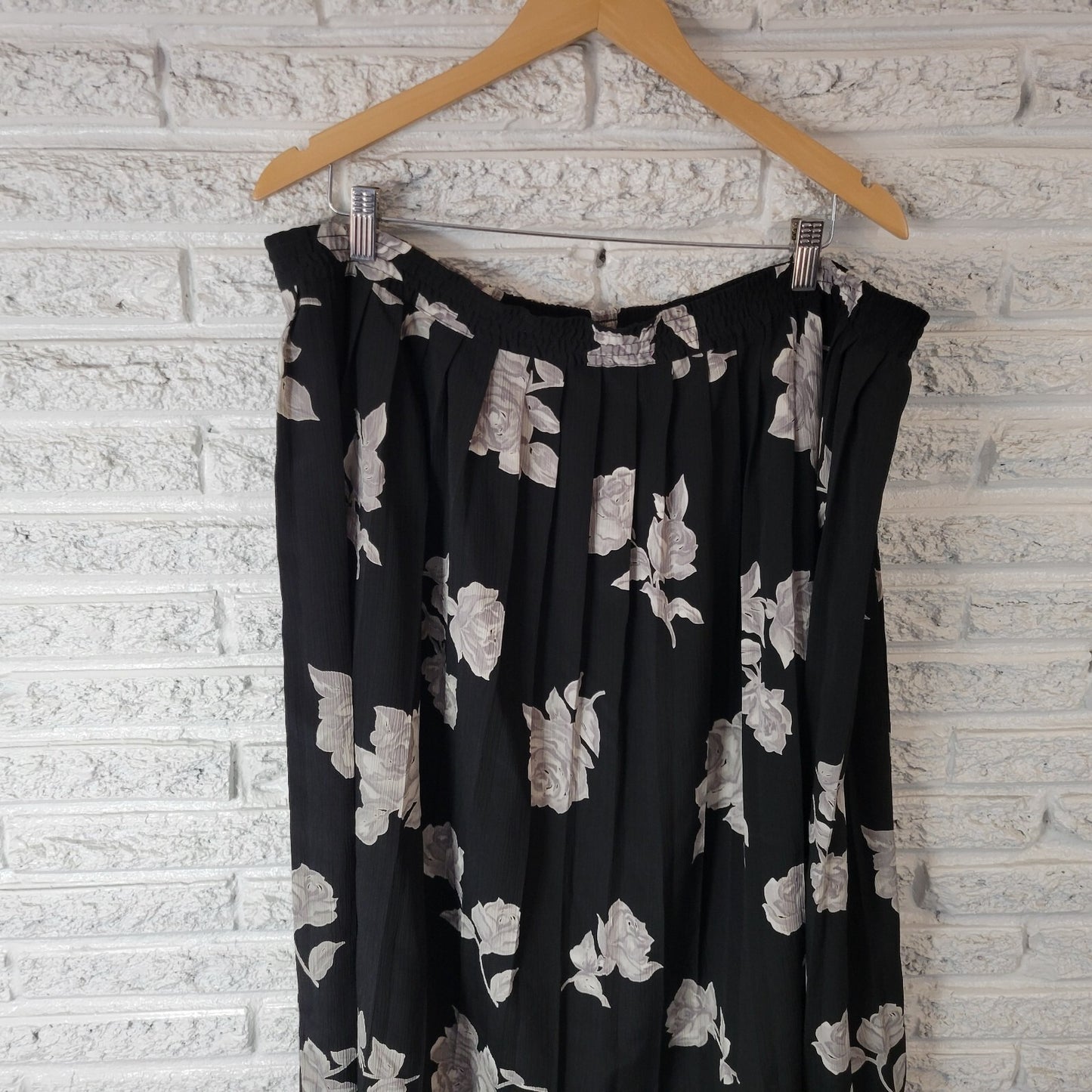 Alfred Dunner Women Skirt 22W Plus ALine Pull On Black Gray Floral Sheer Pleated