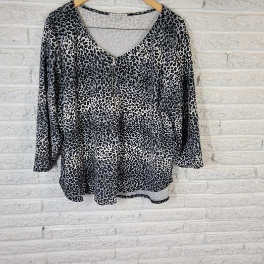 Green Envelope Womens Top 3X 3/4 Sleeve Knit Black Animal Poly Blend Print Zip