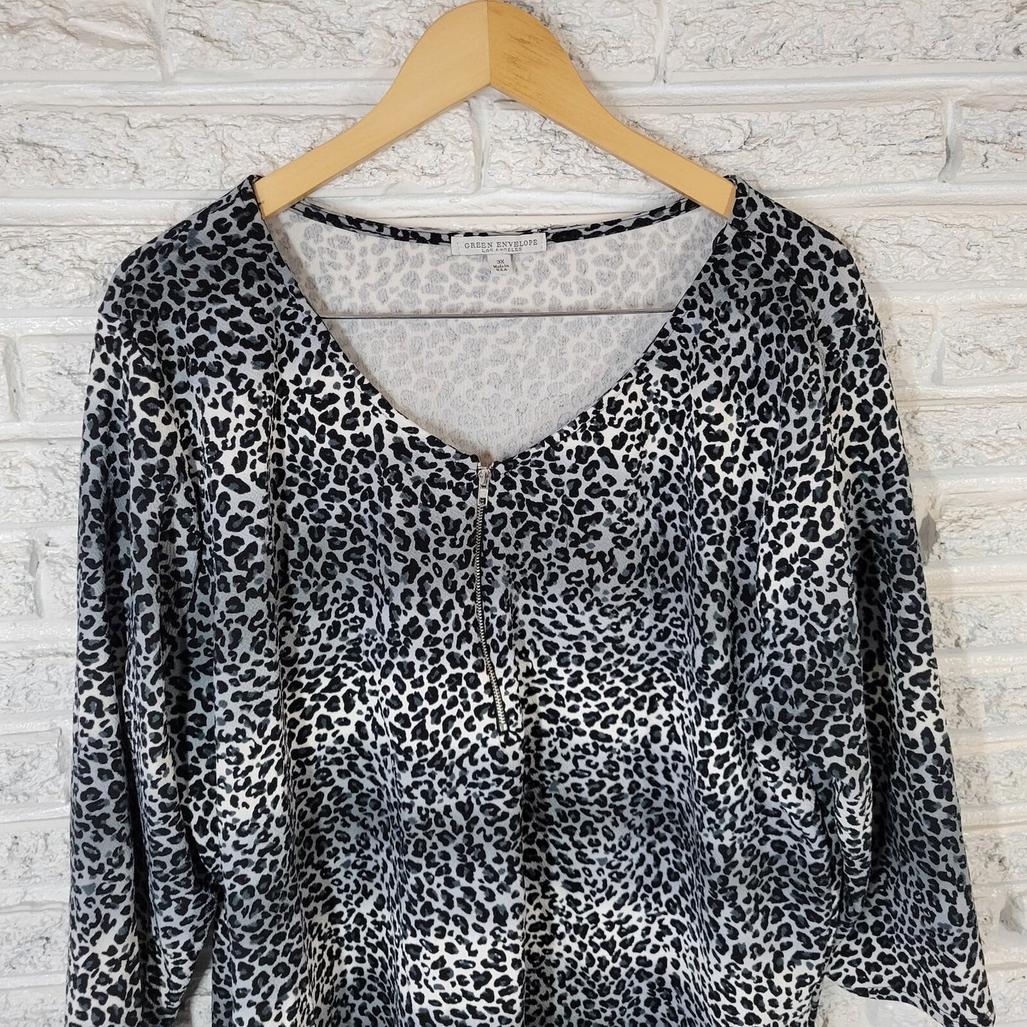 Green Envelope Womens Top 3X 3/4 Sleeve Knit Black Animal Poly Blend Print Zip