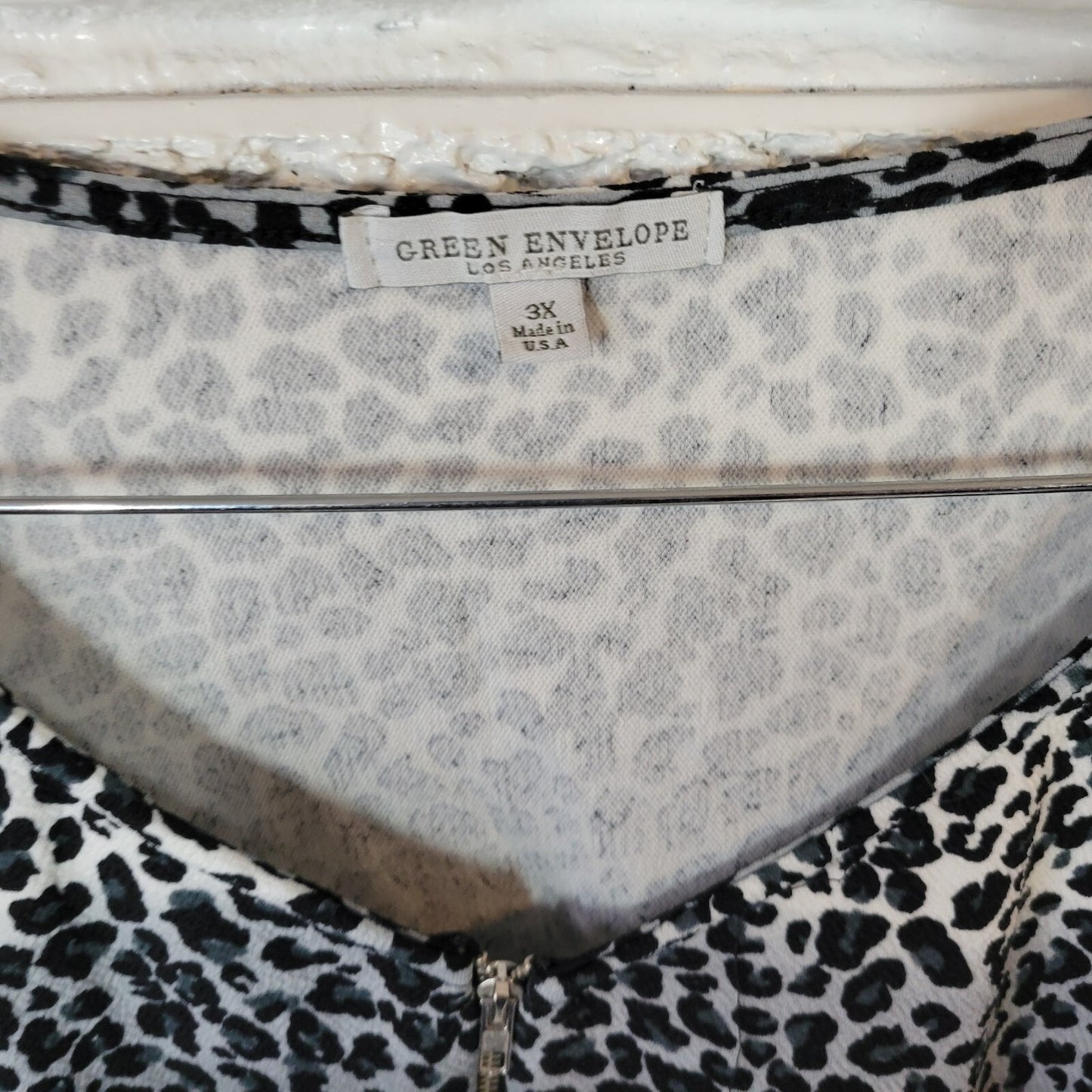 Green Envelope Womens Top 3X 3/4 Sleeve Knit Black Animal Poly Blend Print Zip