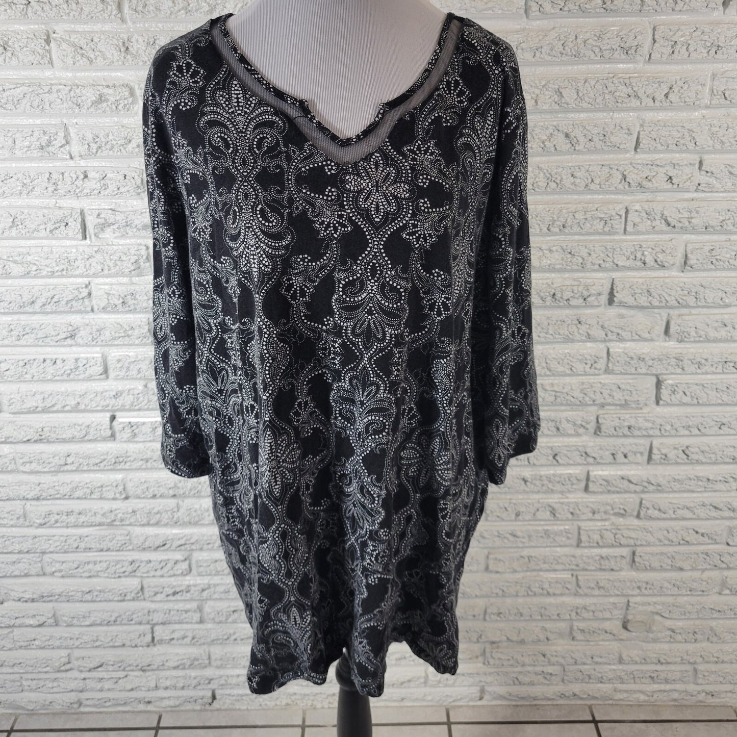 Catherines Womens Top 2X 22W 24W Plus Tunic Mesh Neckline Cotton Black Geometric