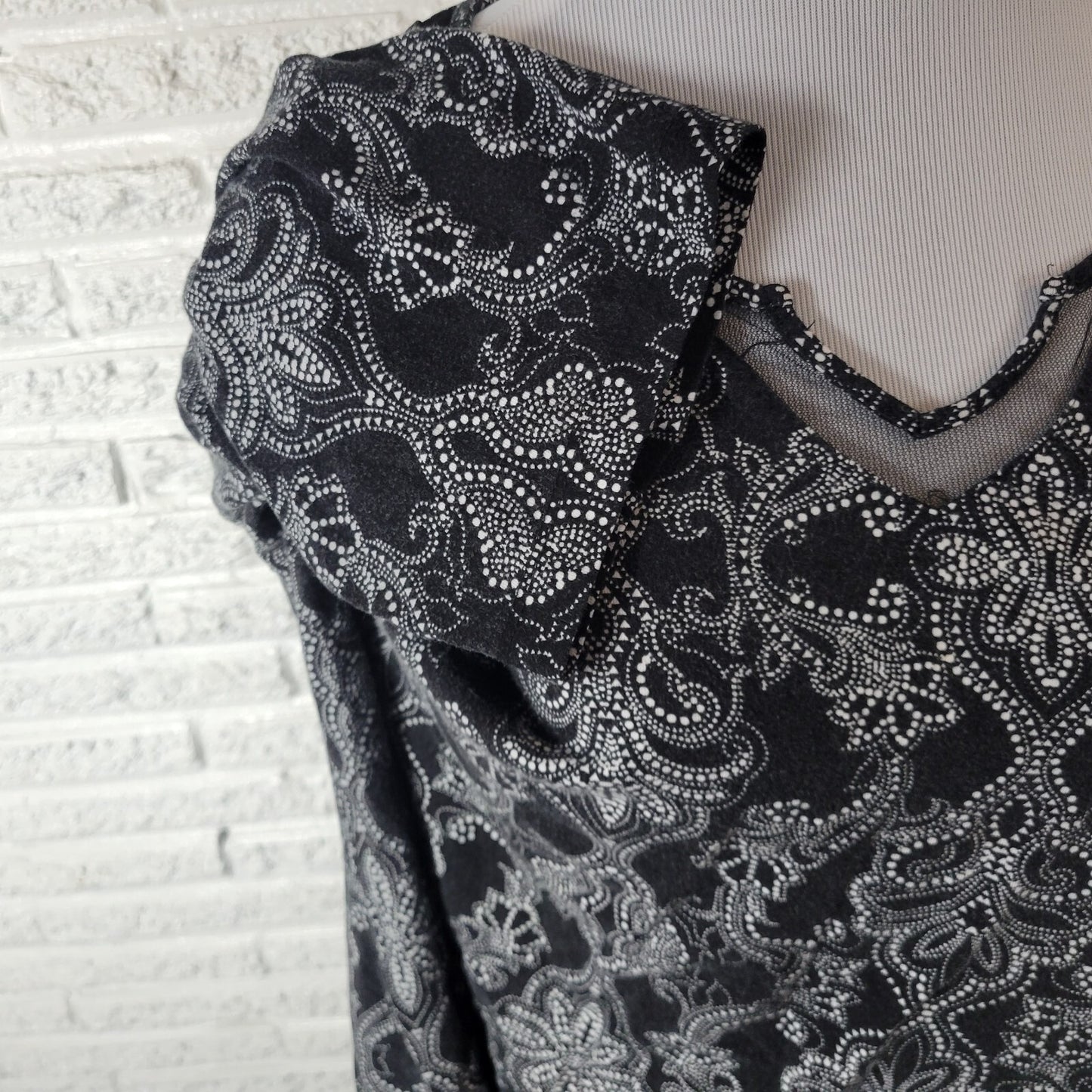 Catherines Womens Top 2X 22W 24W Plus Tunic Mesh Neckline Cotton Black Geometric