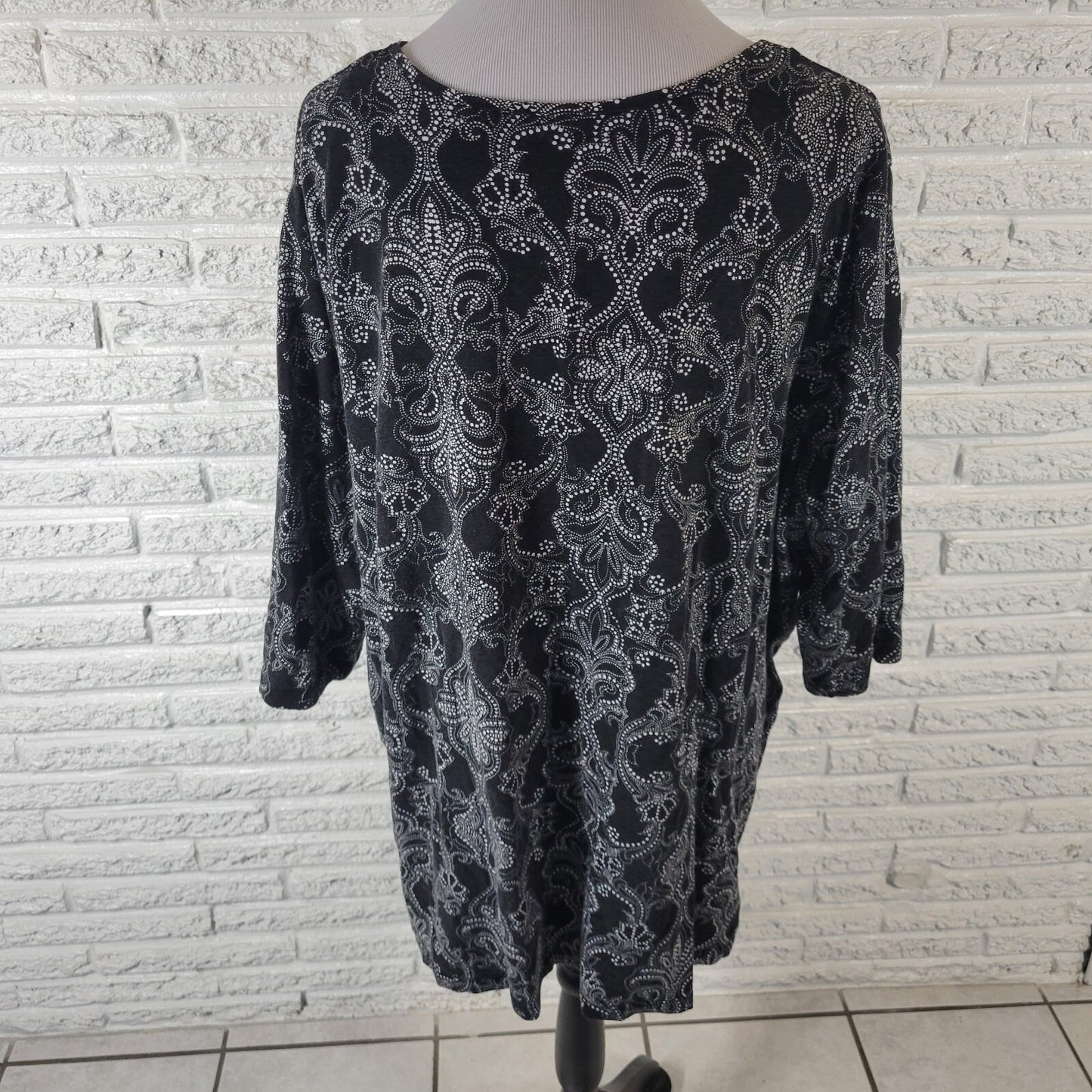 Catherines Womens Top 2X 22W 24W Plus Tunic Mesh Neckline Cotton Black Geometric