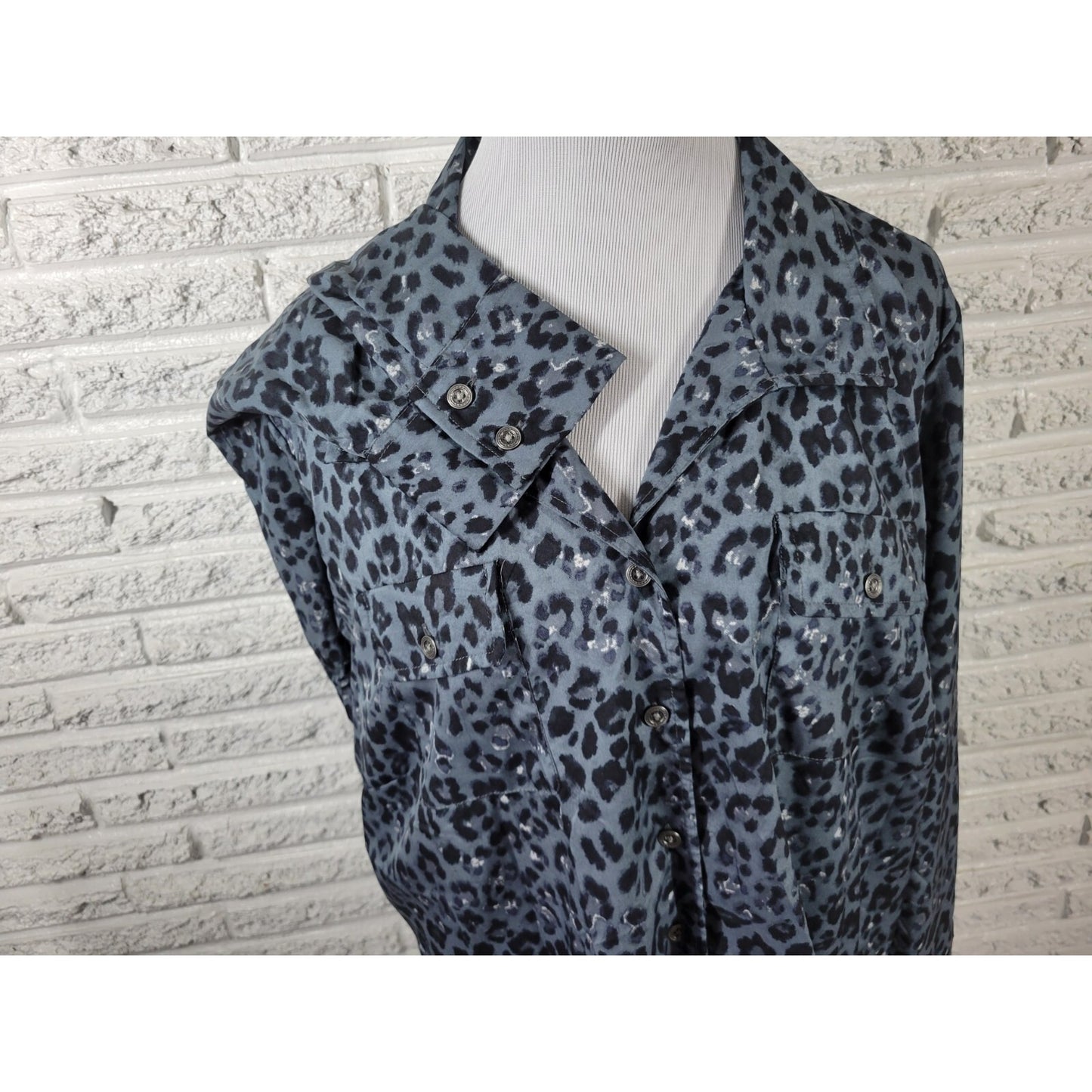 Gloria Vanderbilt Casuals Womens Top 2X Long Sleeve Blue Animal Print Pockets