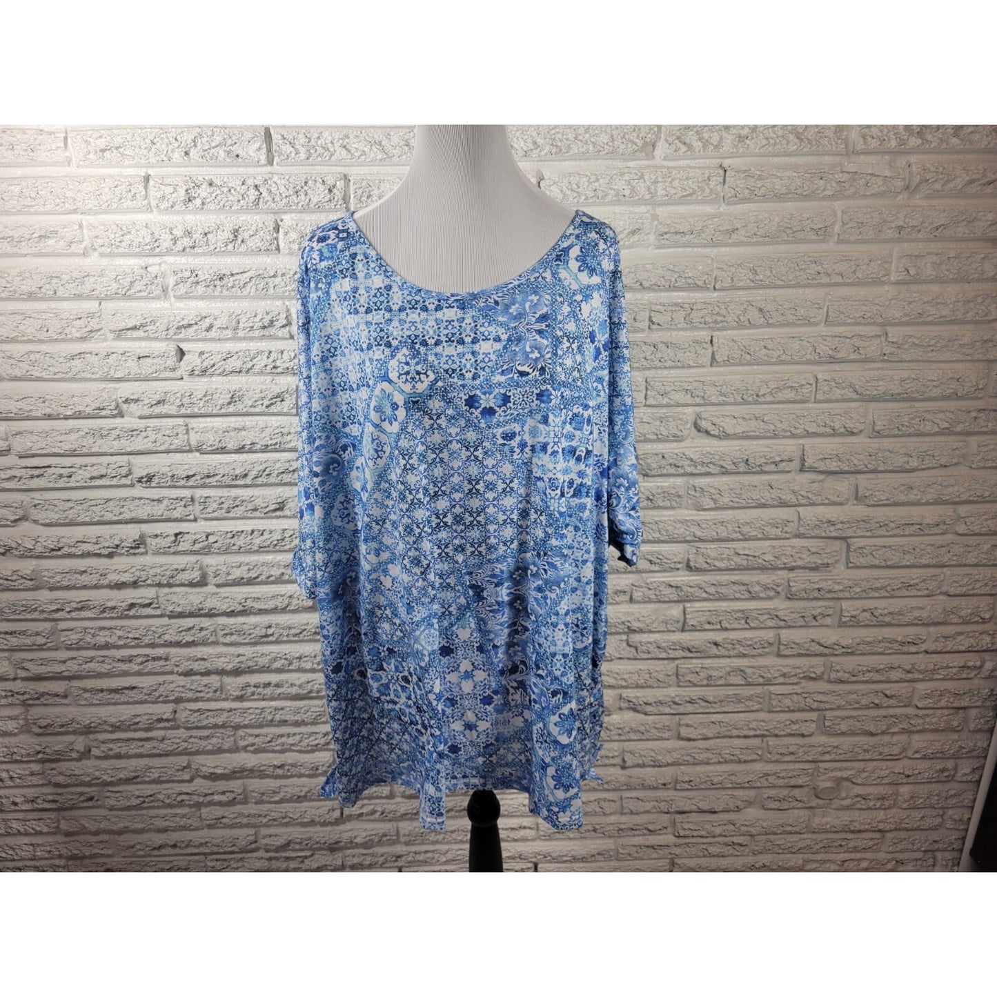 Avenue Women Top 30 32 Plus Tee Short Sleeve Blue Floral Lightweight Polyester
