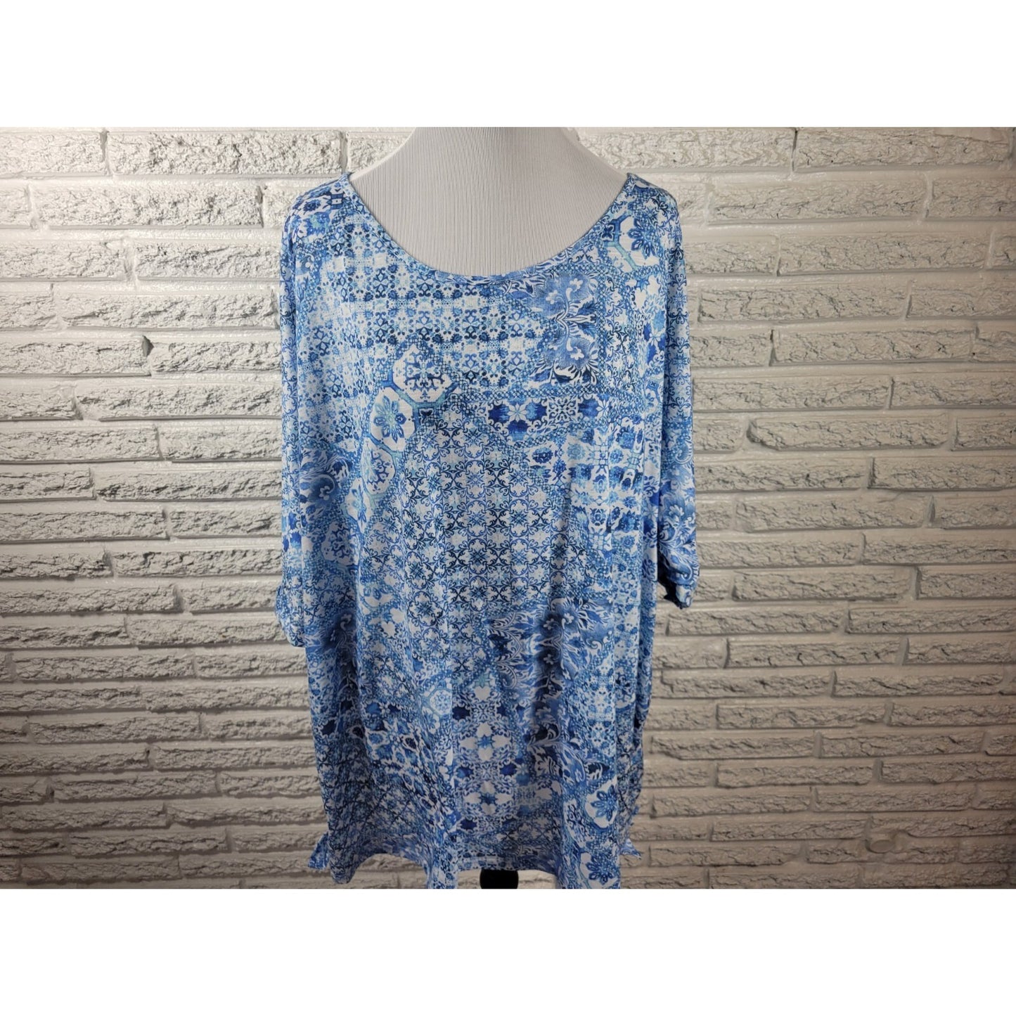 Avenue Women Top 30 32 Plus Tee Short Sleeve Blue Floral Lightweight Polyester