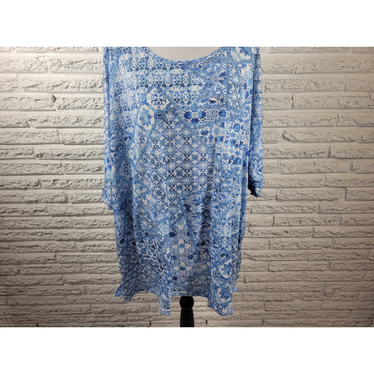 Avenue Women Top 30 32 Plus Tee Short Sleeve Blue Floral Lightweight Polyester