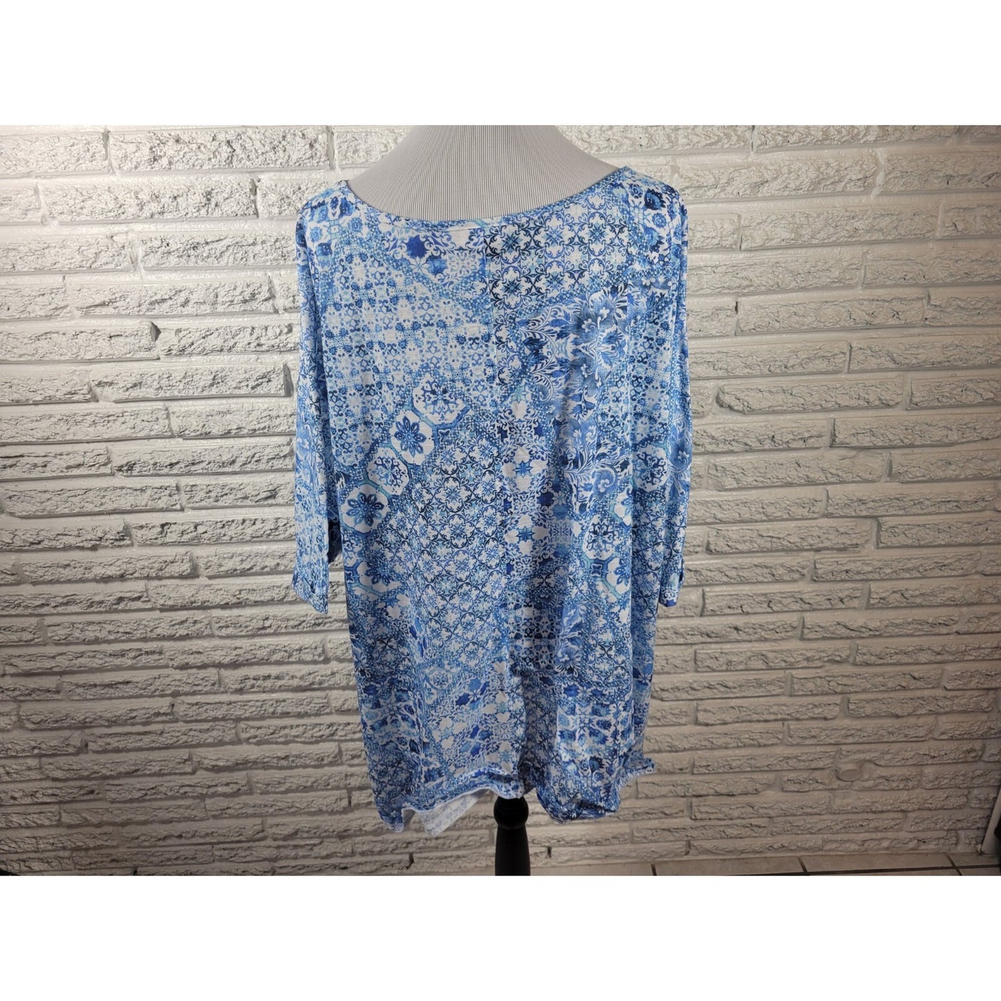 Avenue Women Top 30 32 Plus Tee Short Sleeve Blue Floral Lightweight Polyester