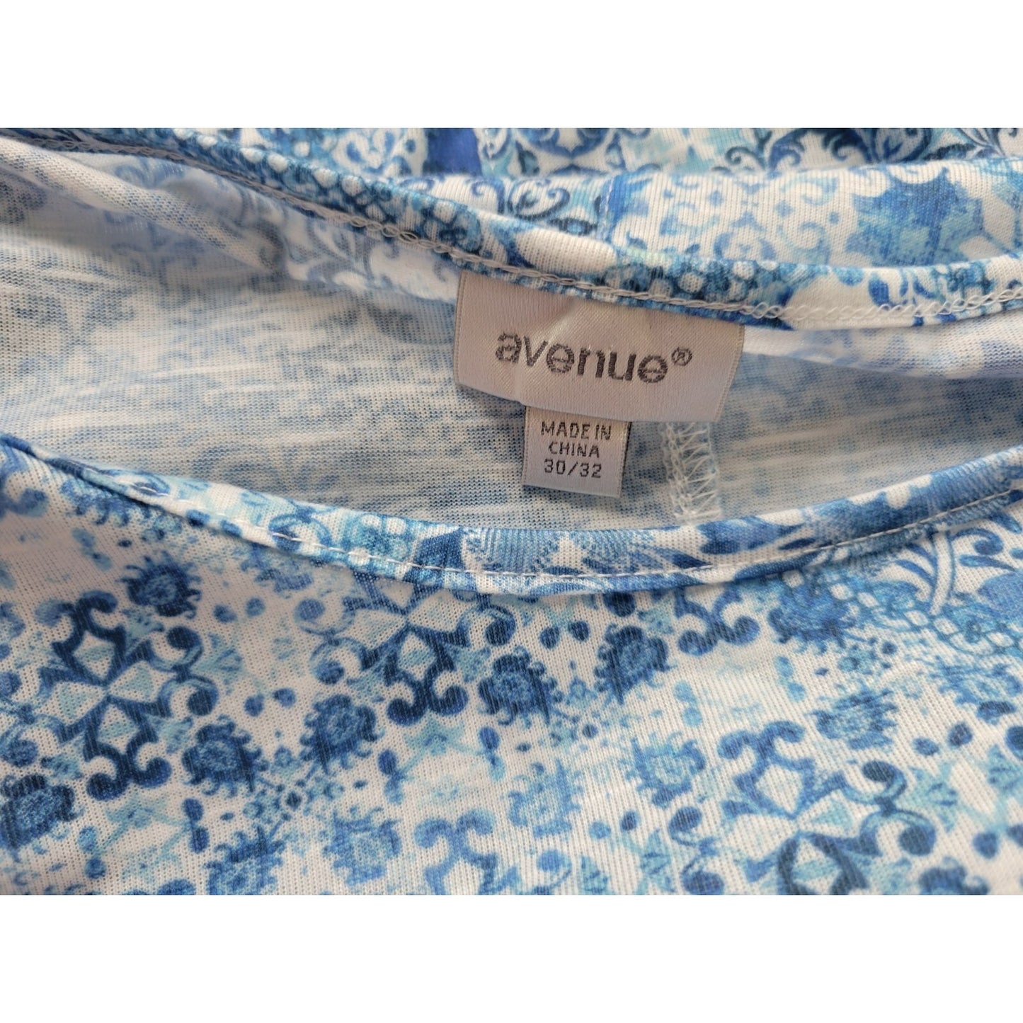 Avenue Women Top 30 32 Plus Tee Short Sleeve Blue Floral Lightweight Polyester