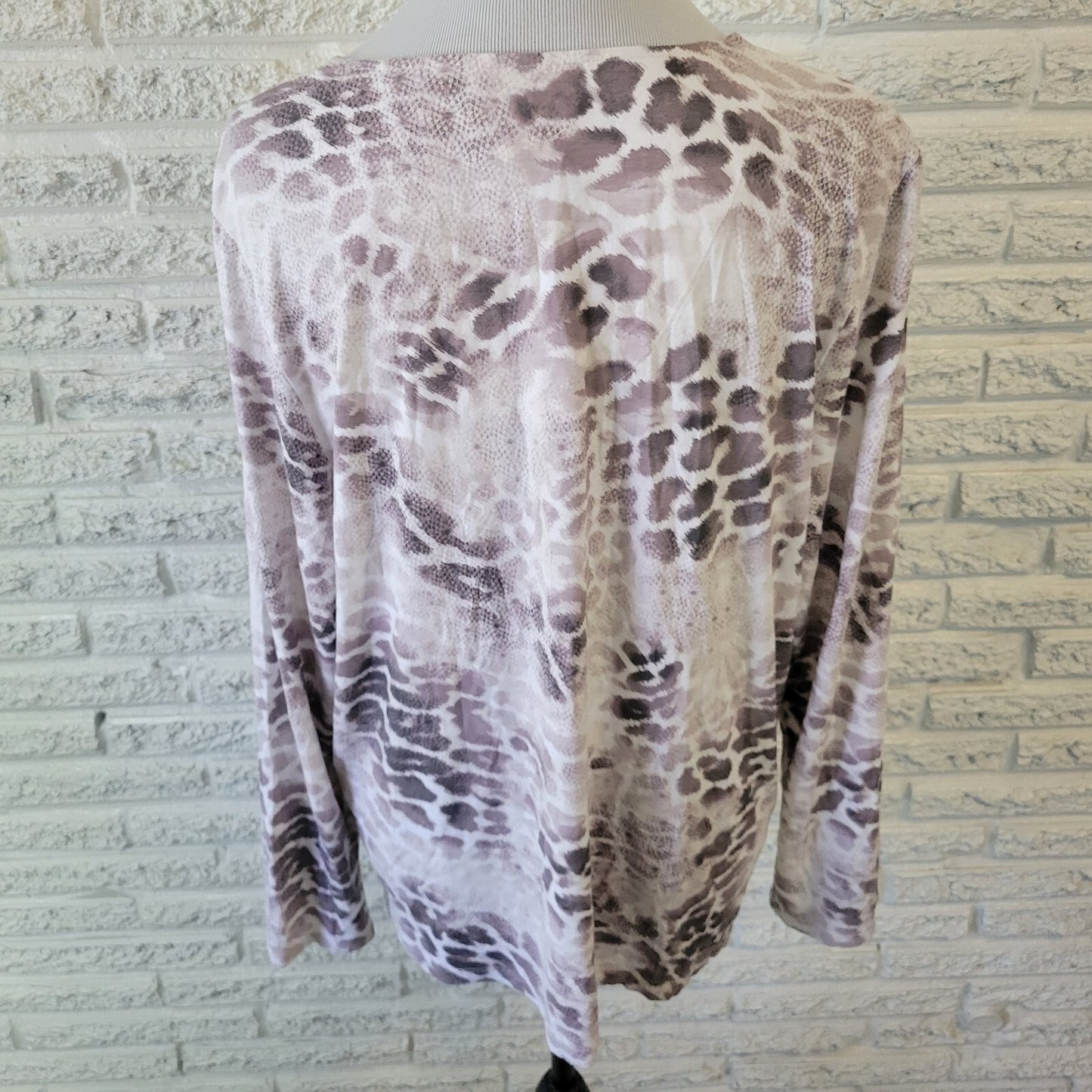 Chicos Womens Top 3 Standard XL Long Sleeve Gray White Animal Print Lightweight