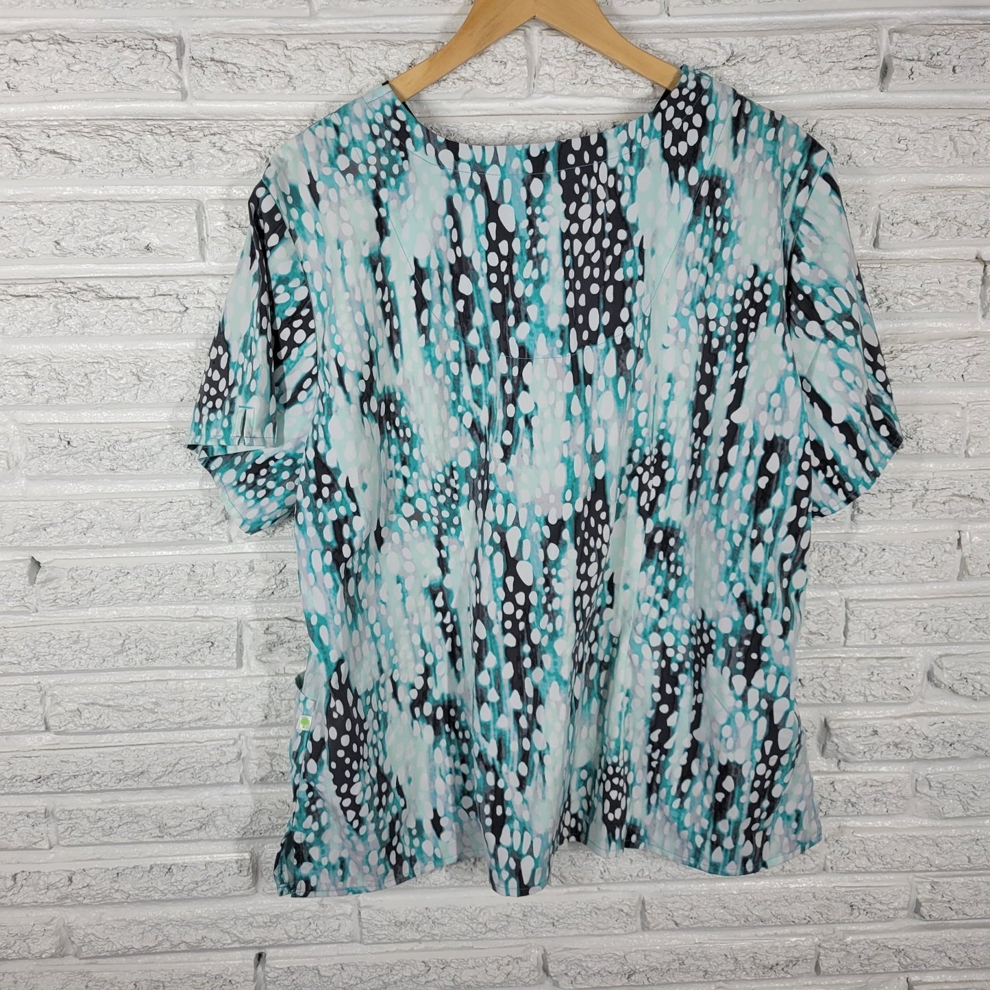 Healing Hands Unisex Scrub Top 3X Plus Blue Watercolor Poly Blend Pocket Medical