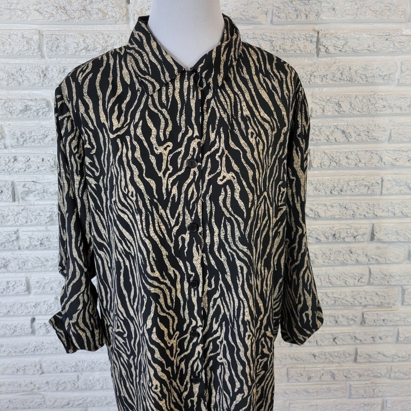 Urban Works Womens Top 1X Plus Roll Tab Sleeve Lightweight Black Animal Print