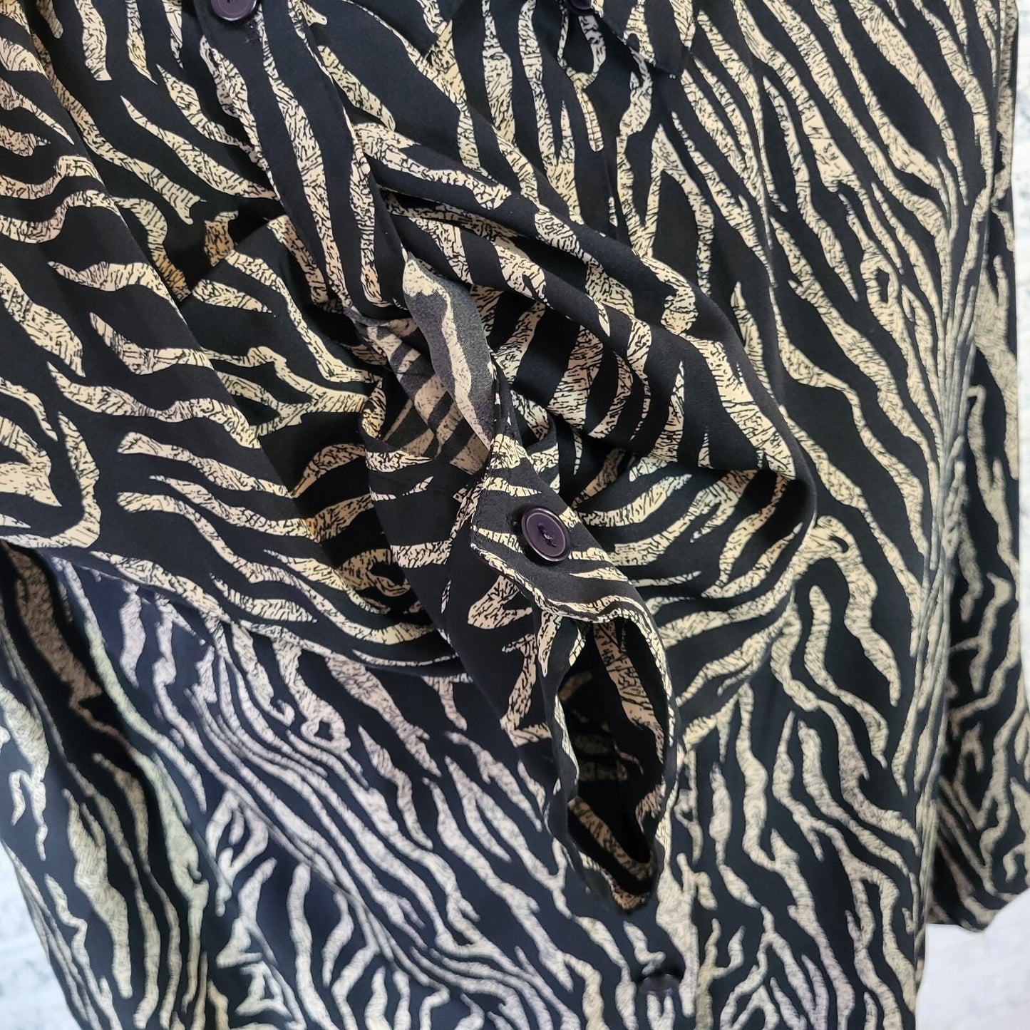 Urban Works Womens Top 1X Plus Roll Tab Sleeve Lightweight Black Animal Print