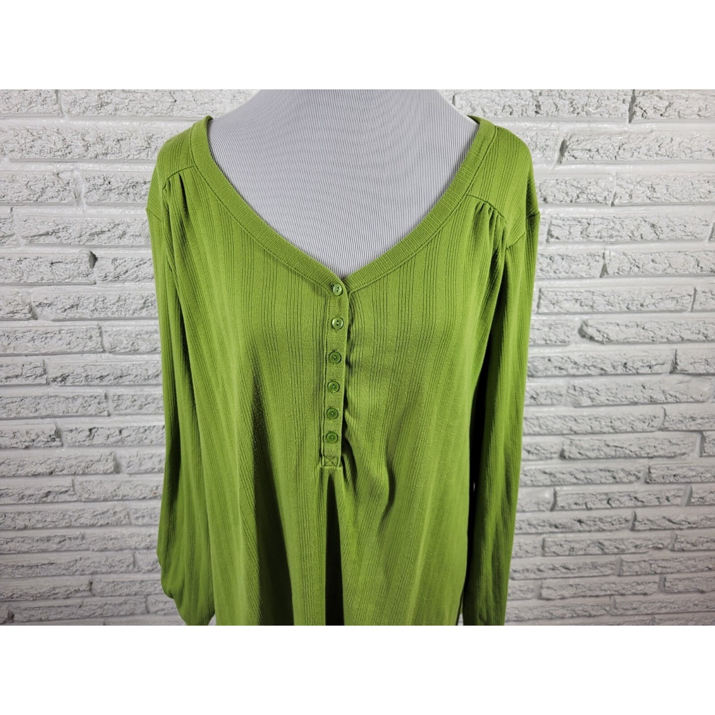 Fashion Bug Womens Top 2X Plus Long Roll Tab Sleeve Green Casual Quarter Button