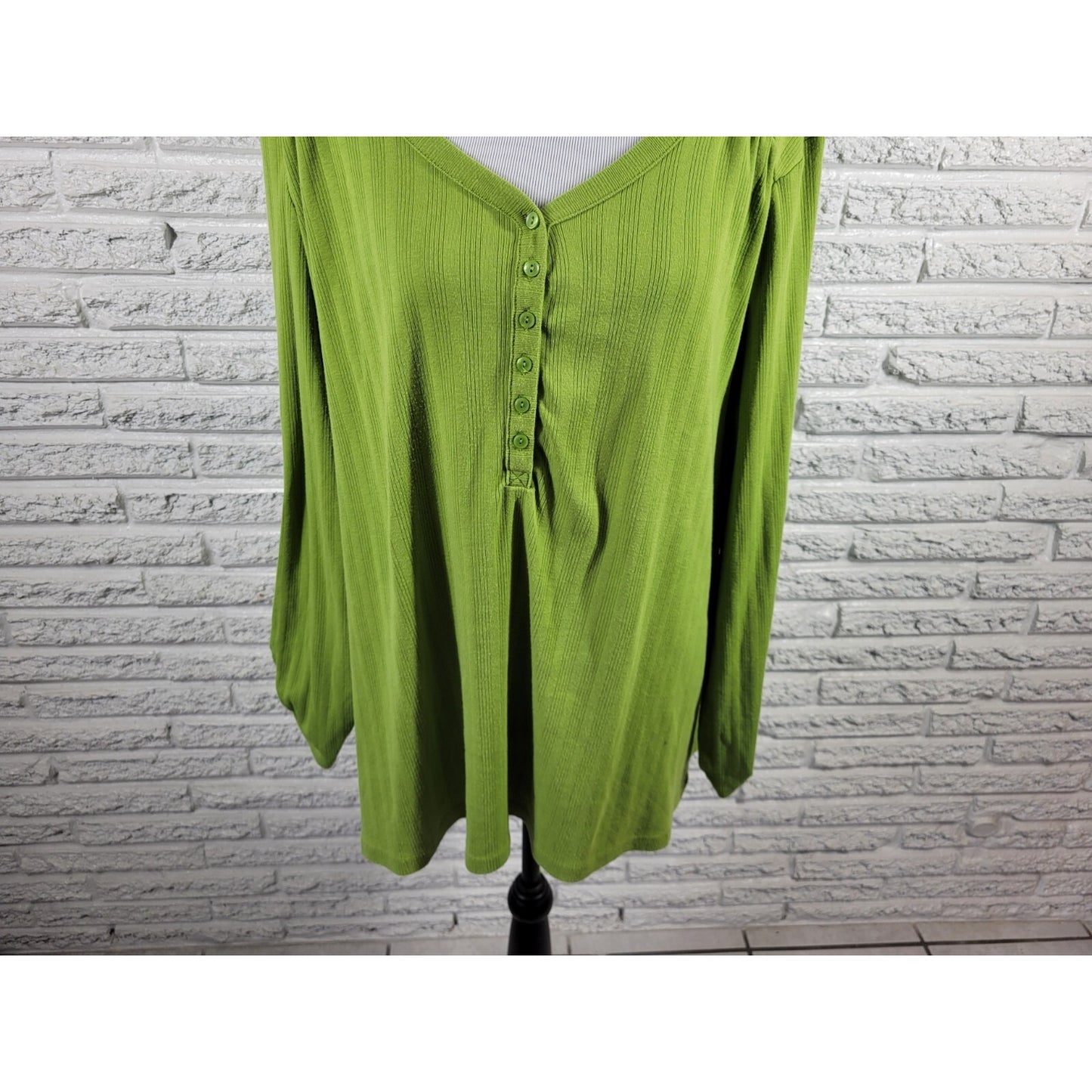 Fashion Bug Womens Top 2X Plus Long Roll Tab Sleeve Green Casual Quarter Button