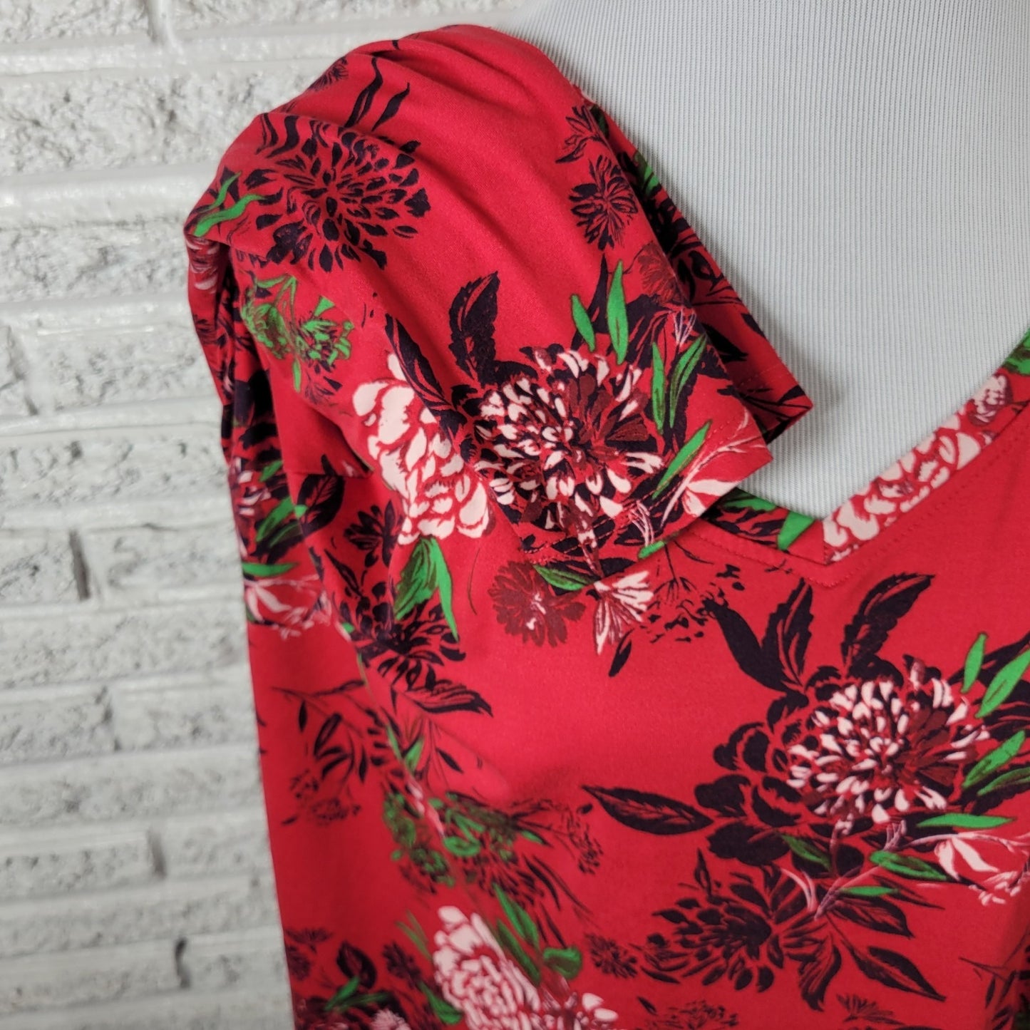 Pioneer Woman Womens Top XXL Plus 3/4 Sleeve Red Black Floral Poly Blend Comfy