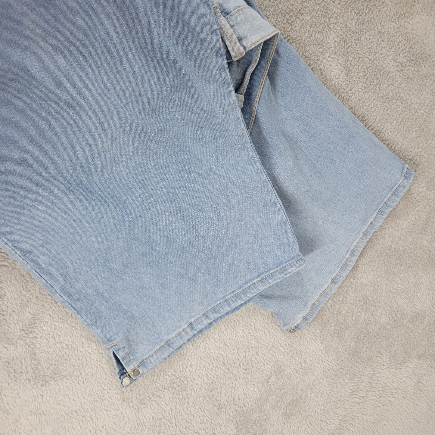 Gloria Vanderbilt Amanda Womens Jeans 24W Plus Capri Light Blue Denim Comfy Zip