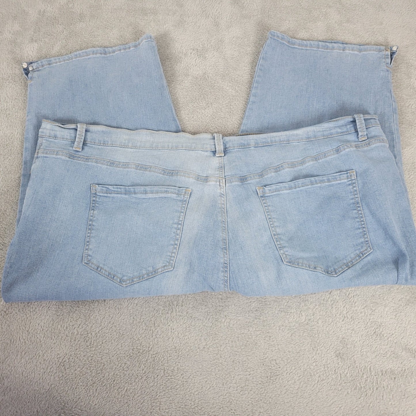 Gloria Vanderbilt Amanda Womens Jeans 24W Plus Capri Light Blue Denim Comfy Zip