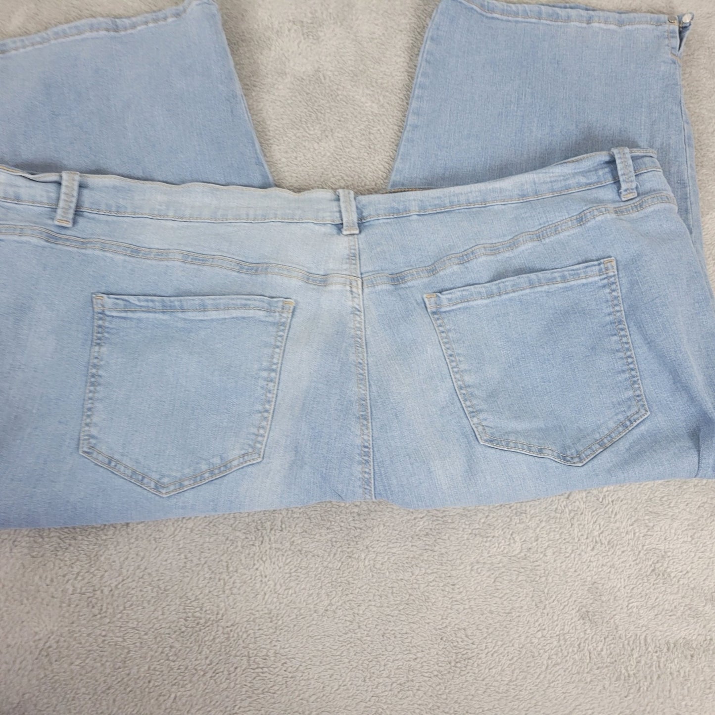 Gloria Vanderbilt Amanda Womens Jeans 24W Plus Capri Light Blue Denim Comfy Zip