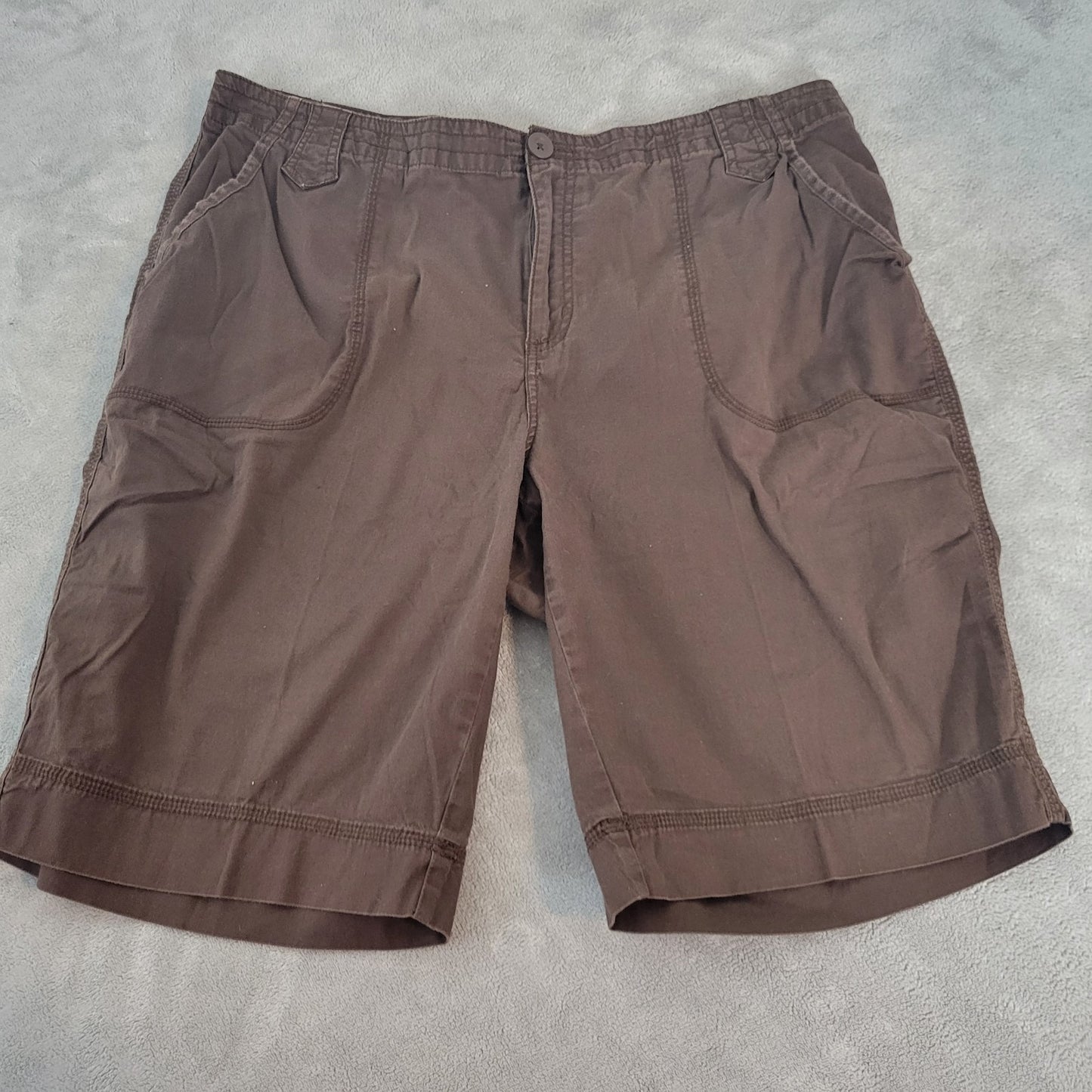 St Johns Bay Womens Shorts 18W Plus Brown Zip Fly Pockets Casual Lightweight